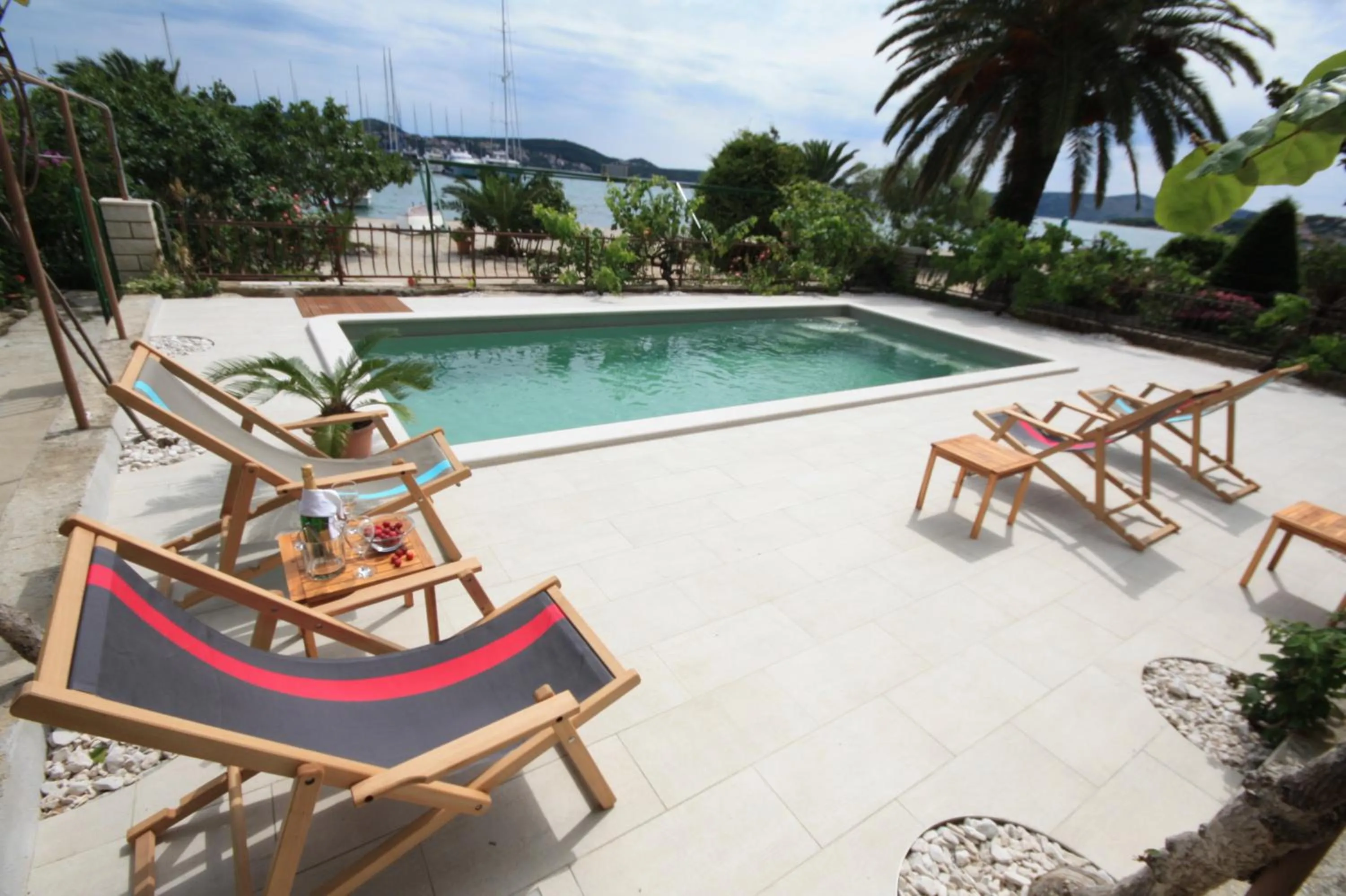 Swimming pool in Apartments Gina
