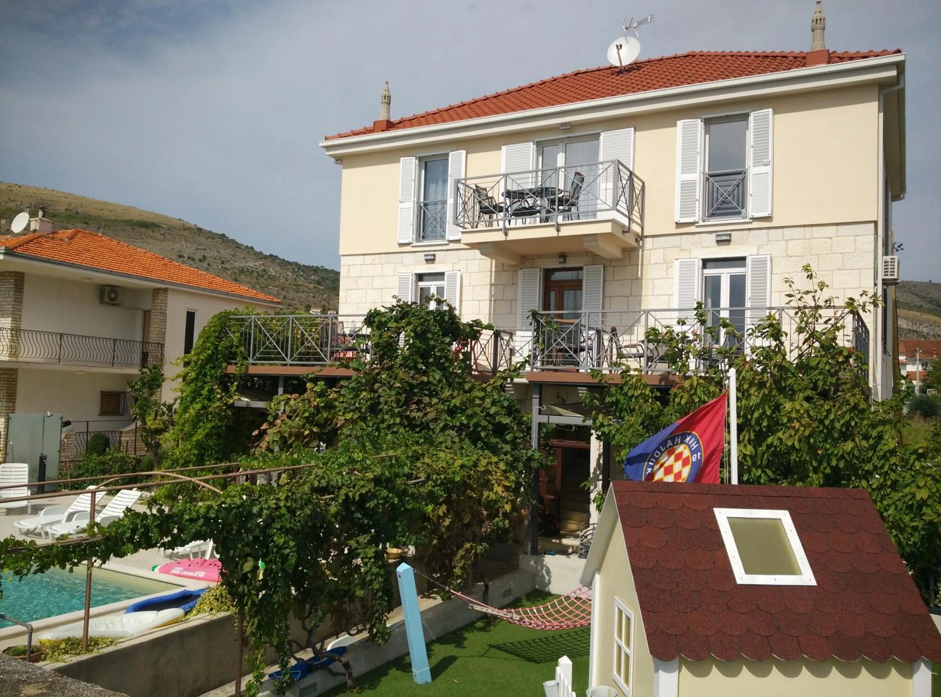 Property building in Apartments Gina