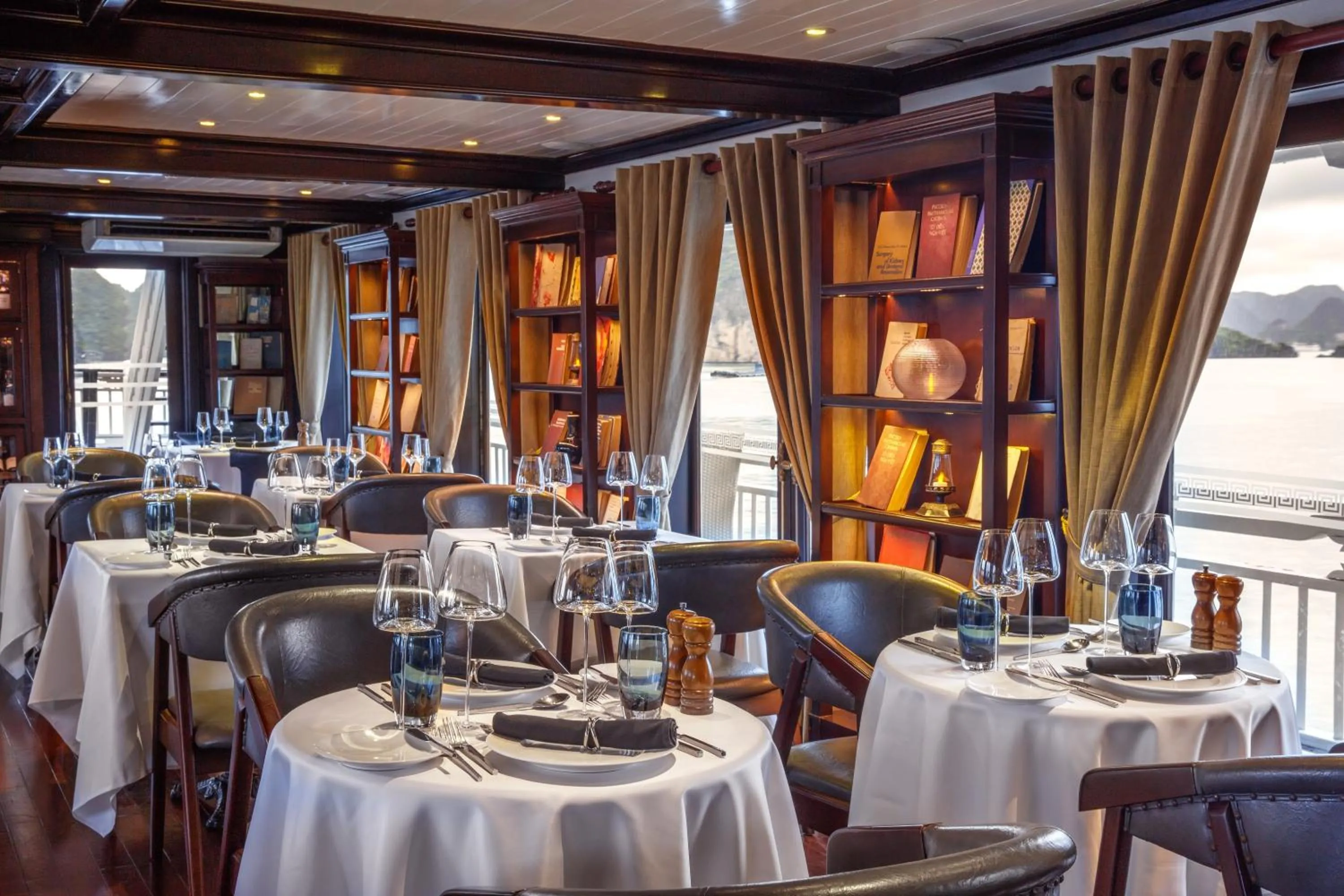 Restaurant/places to eat in Paradise Sails Cruise