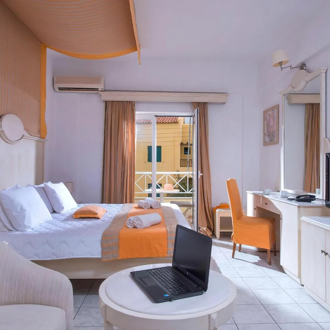Bedroom, Bed in Elmi Beach Hotel & Suites