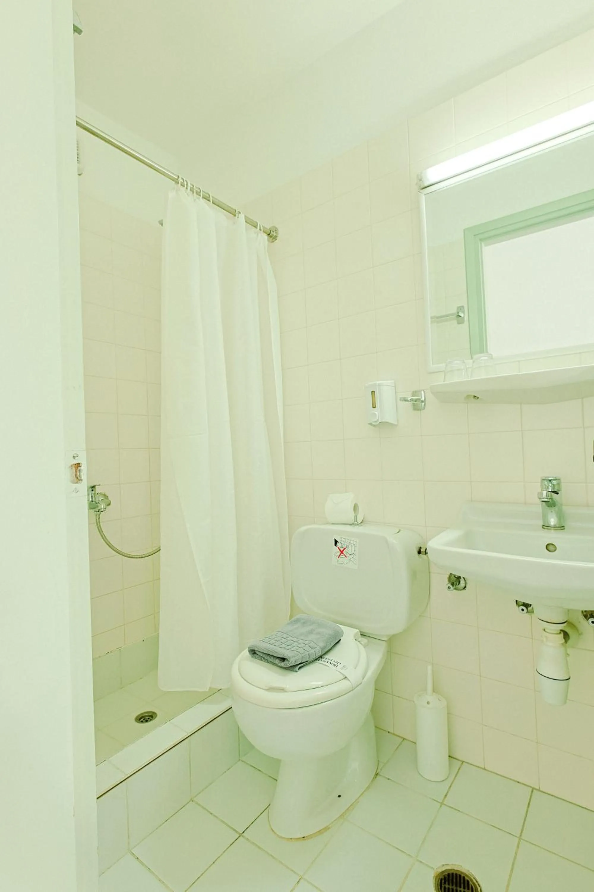 Bathroom in Elmi Beach Hotel & Suites