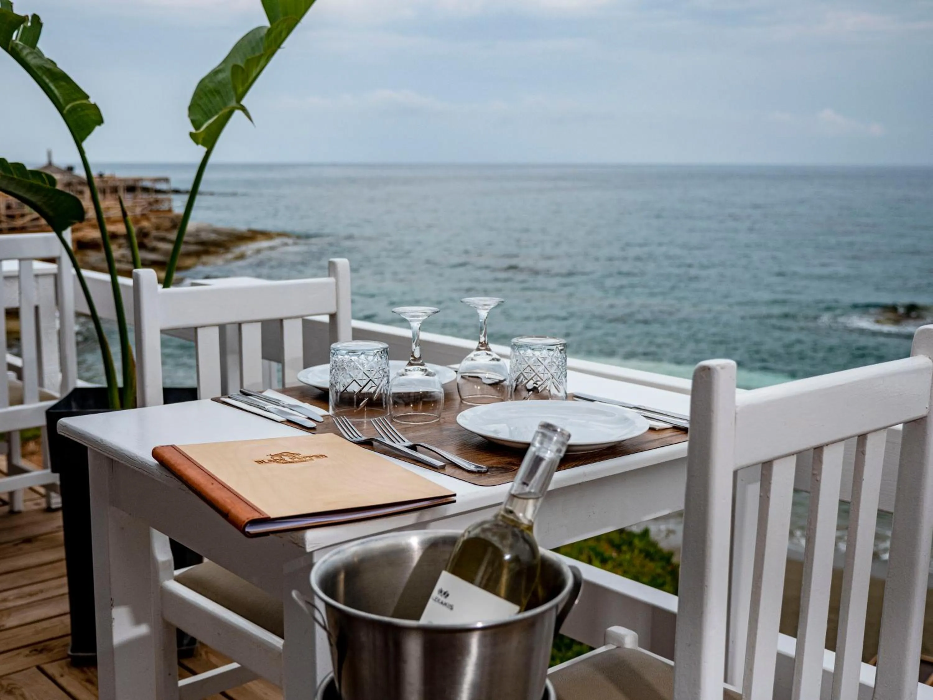 Elmi Beach Hotel & Suites