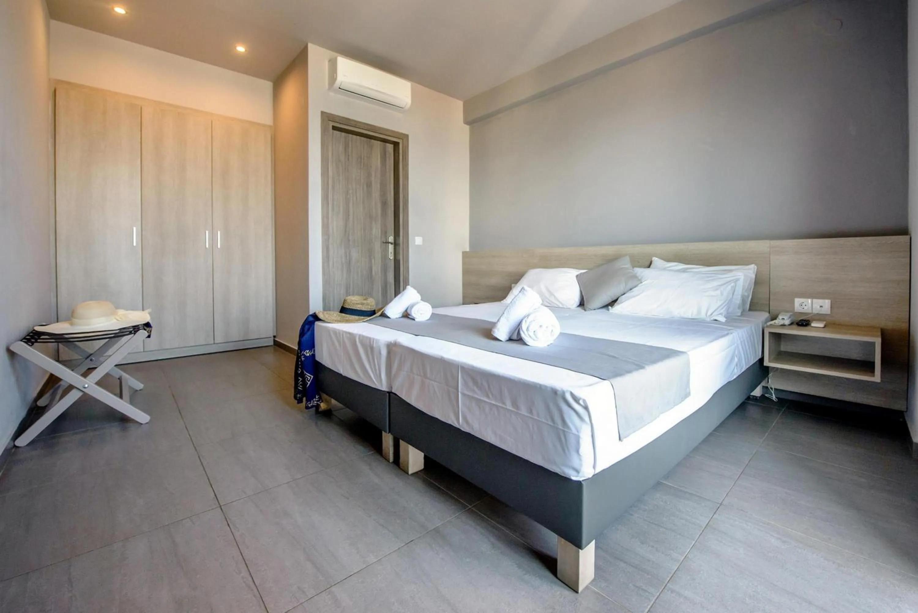 Bed in Elmi Beach Hotel & Suites