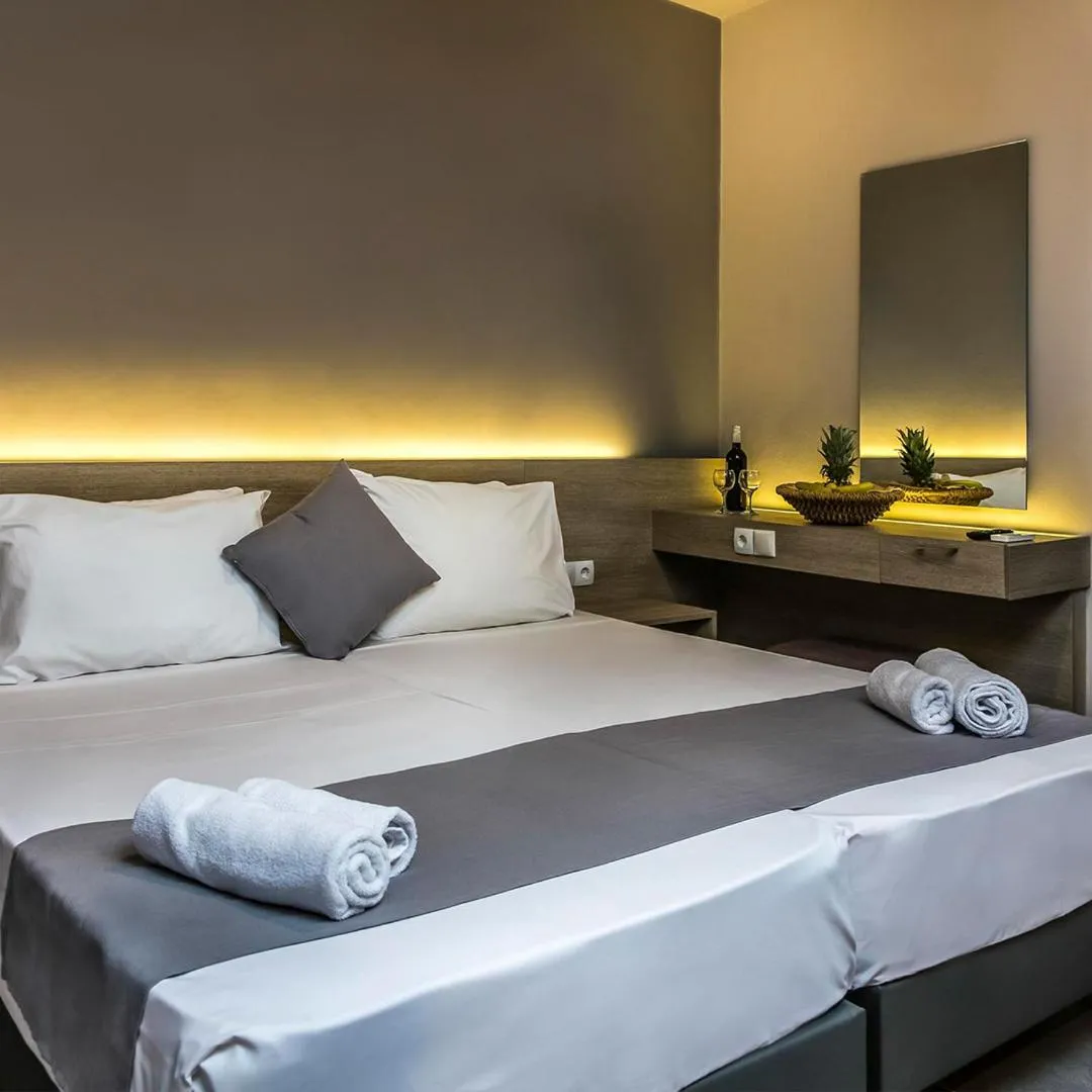 Bedroom, Bed in Elmi Beach Hotel & Suites