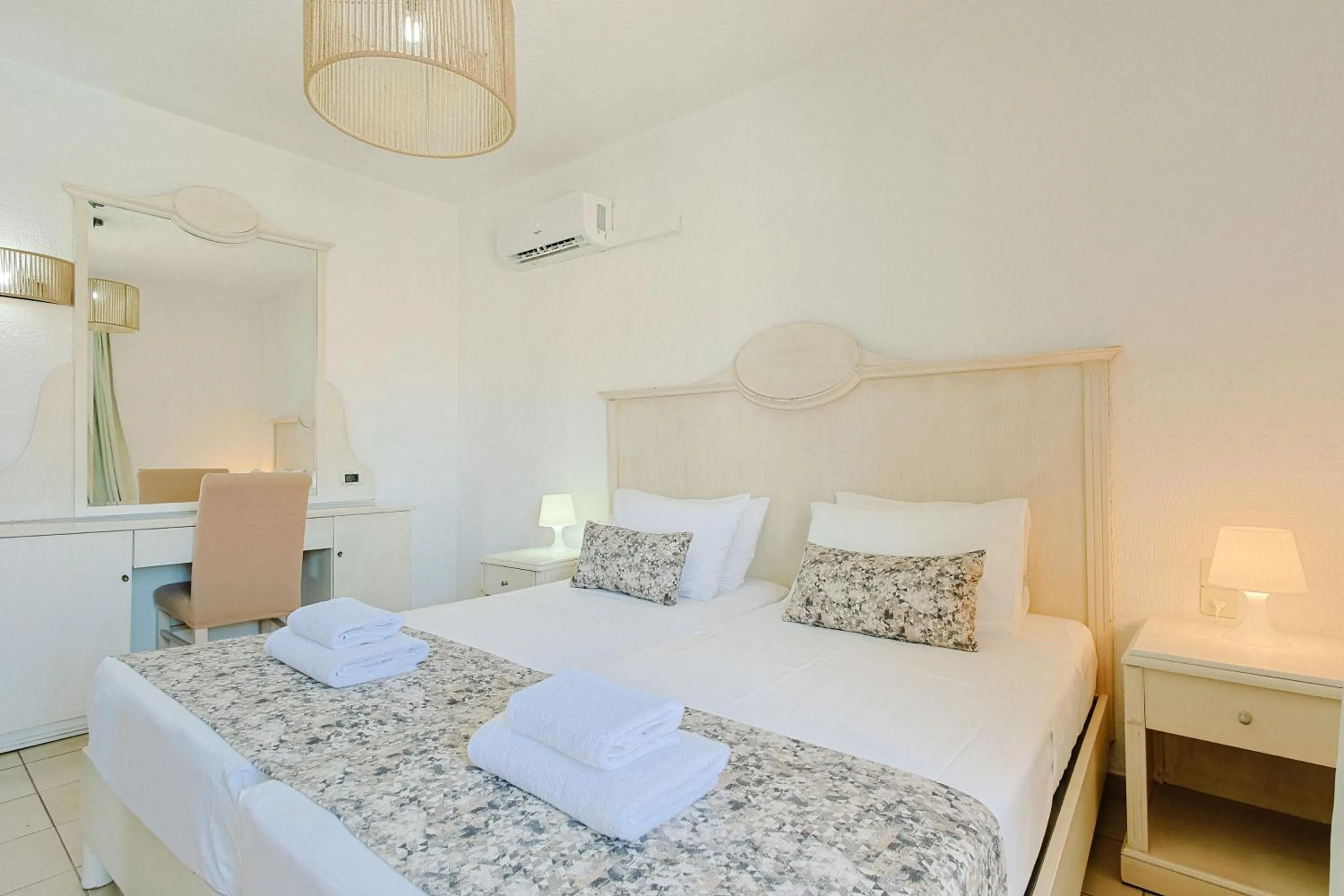 Photo of the whole room, Bed in Elmi Beach Hotel & Suites