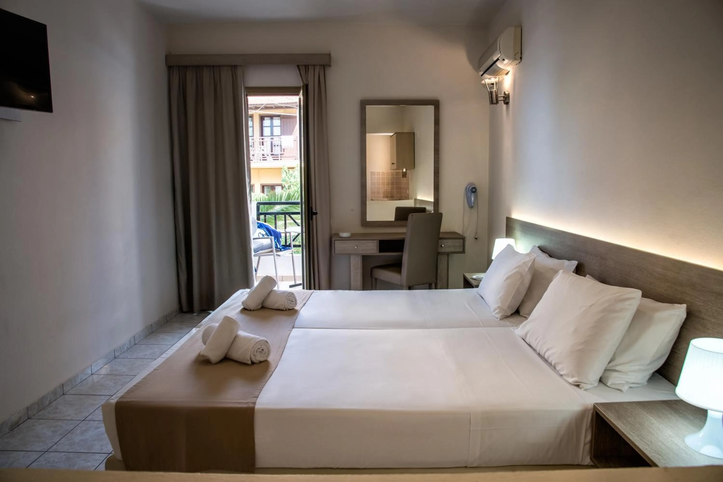 Bedroom, Bed in Elmi Beach Hotel & Suites