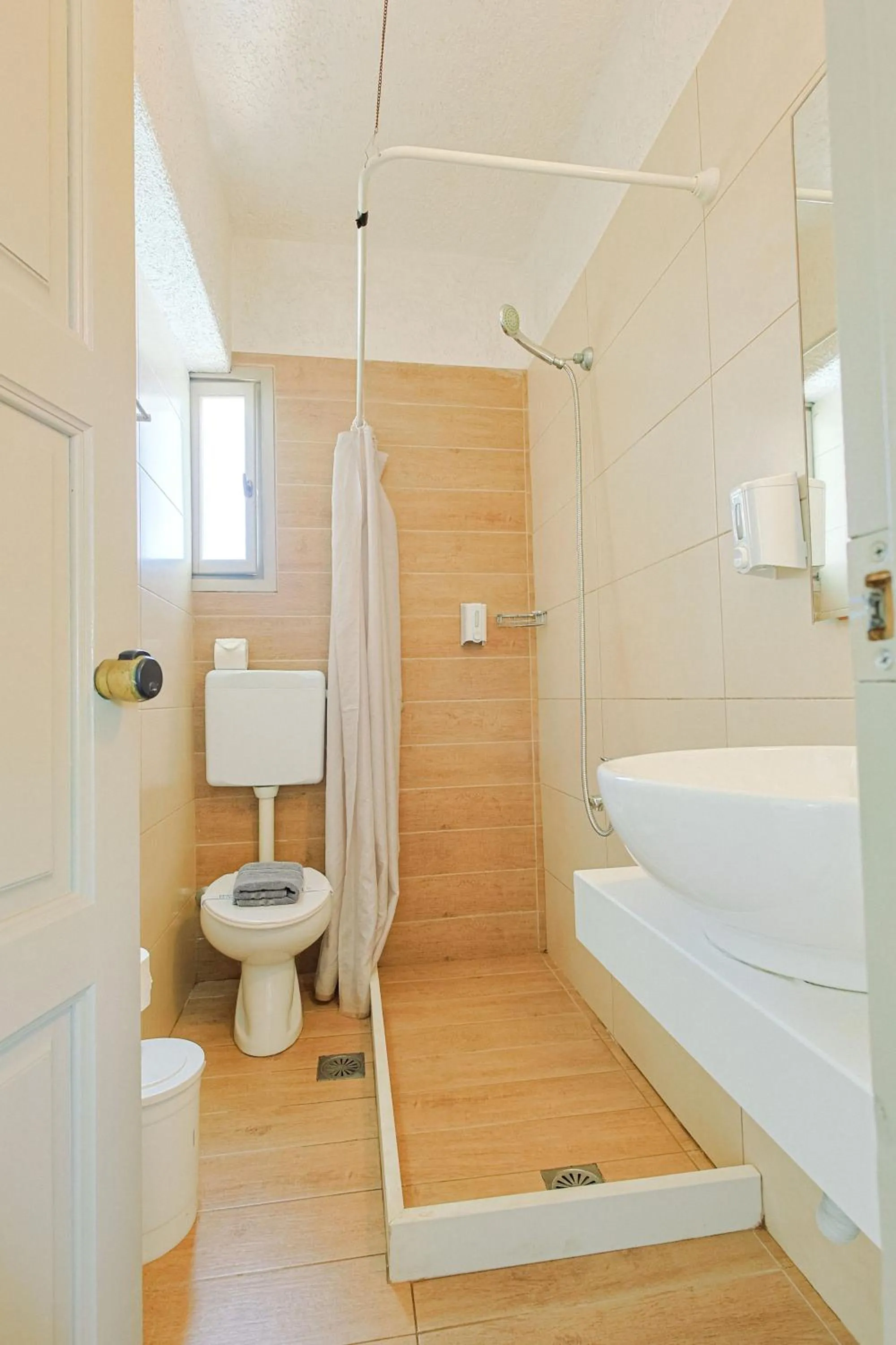 Bathroom in Elmi Beach Hotel & Suites