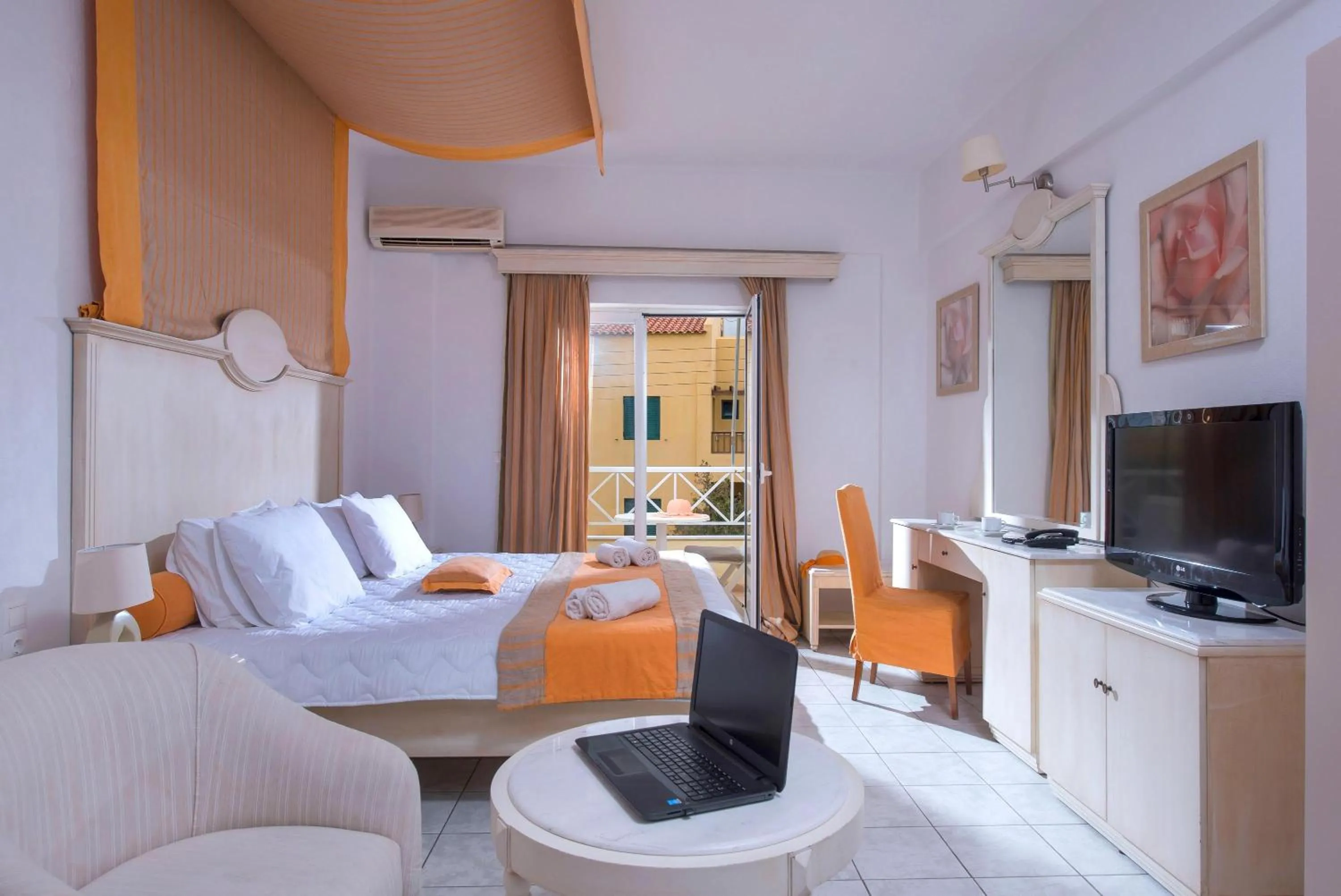 Elmi Beach Hotel & Suites
