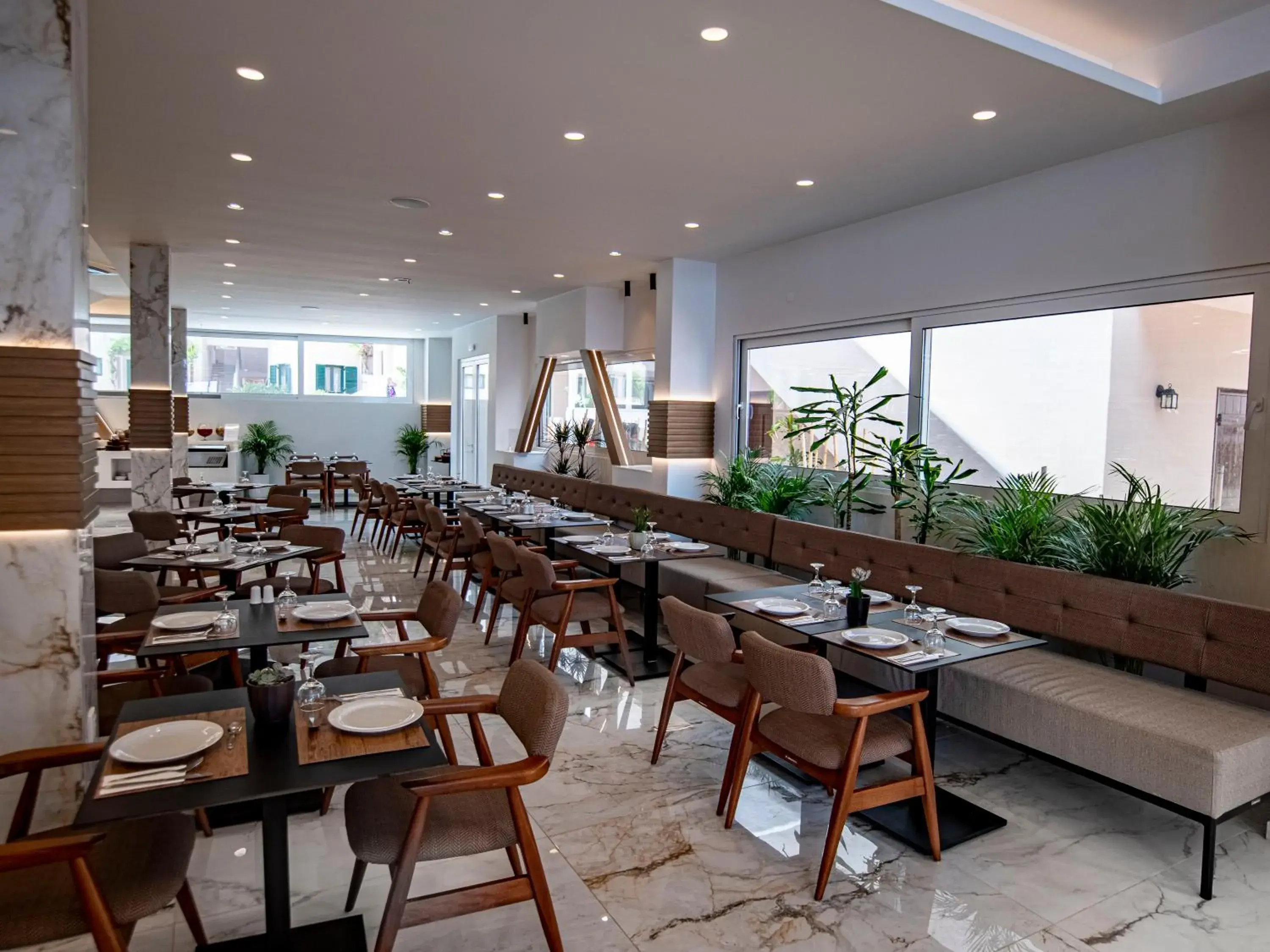 Elmi Beach Hotel & Suites Elmi Beach Hotel & Suites