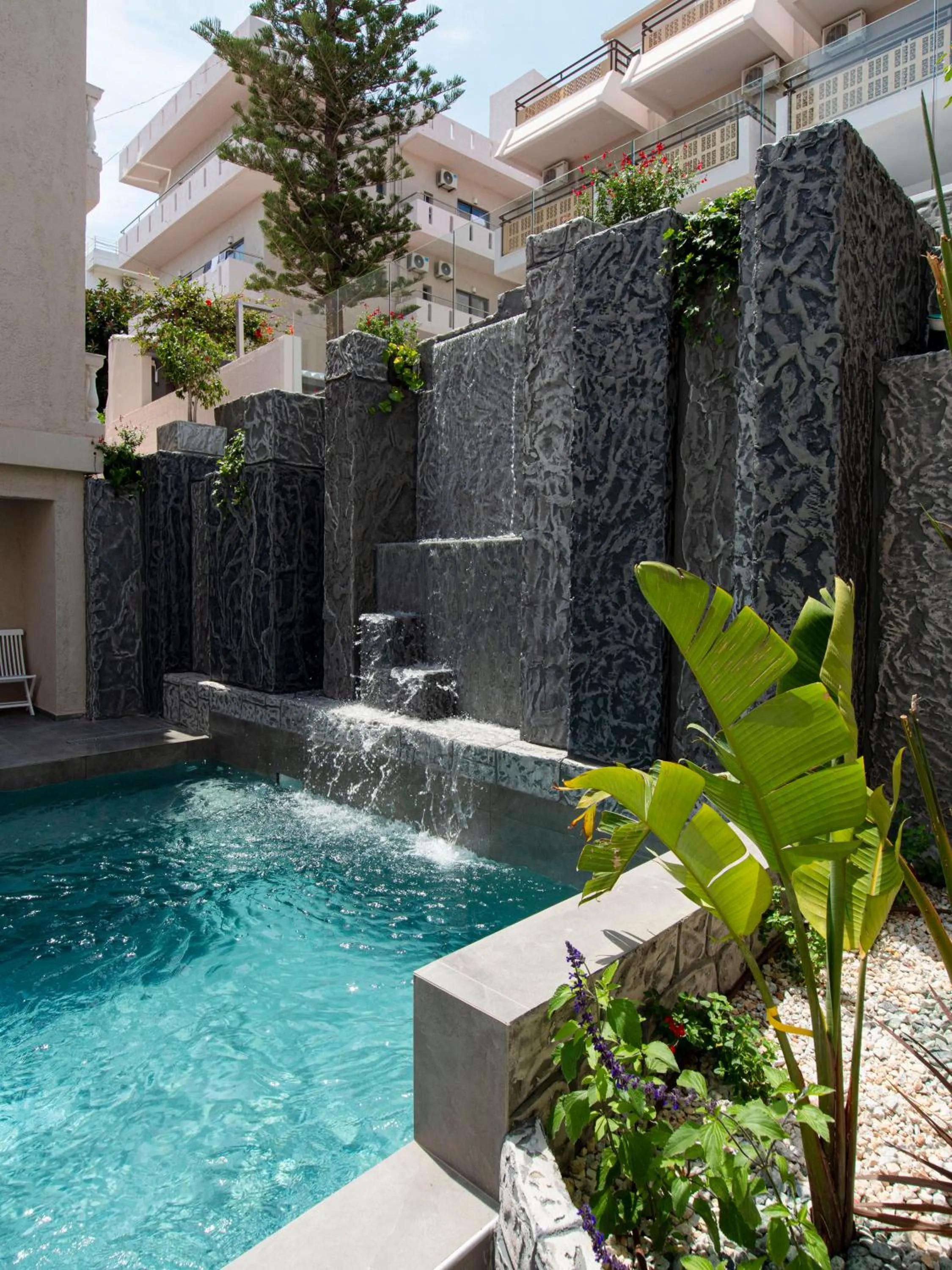 Swimming pool in Elmi Beach Hotel & Suites