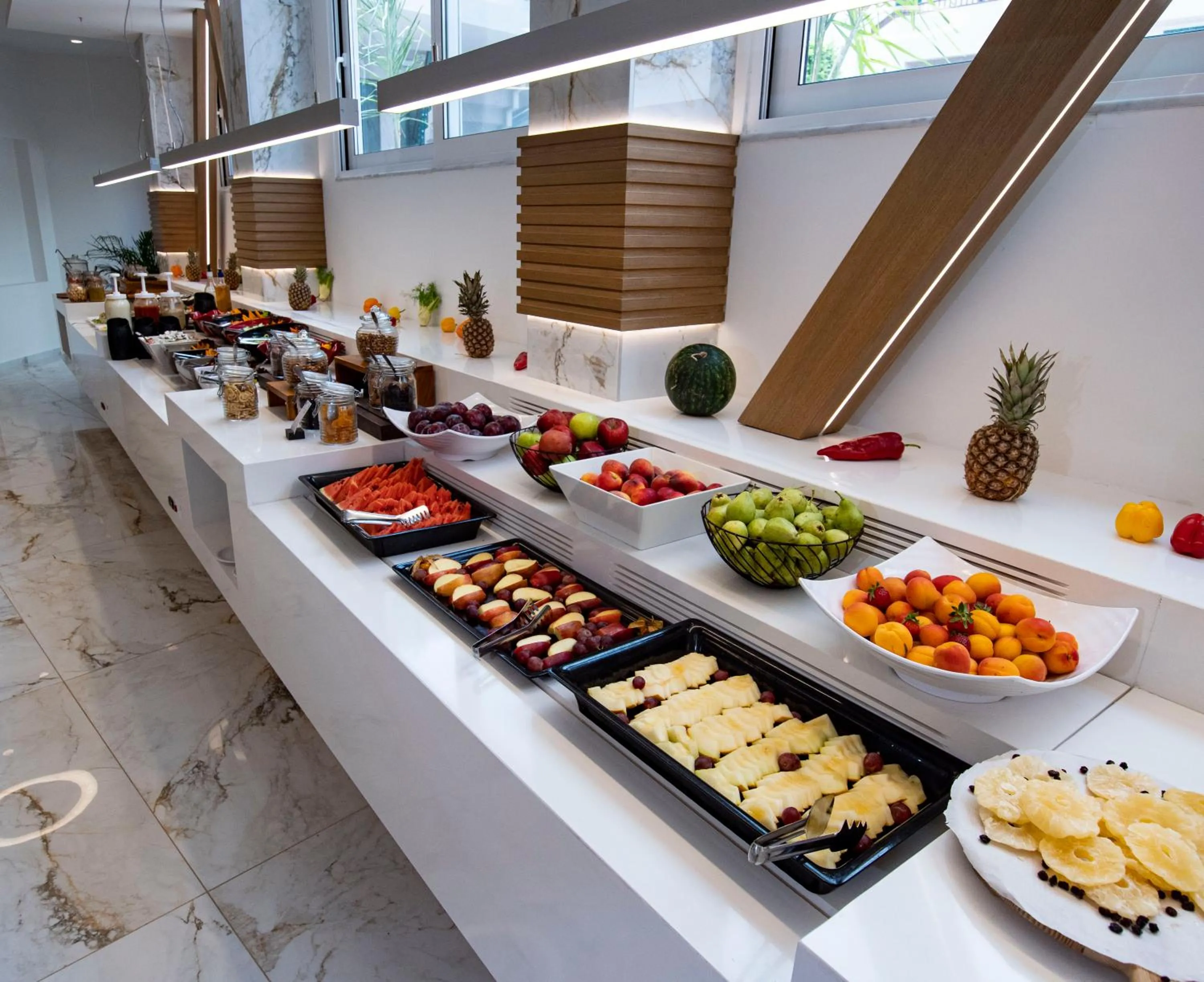 Elmi Beach Hotel & Suites