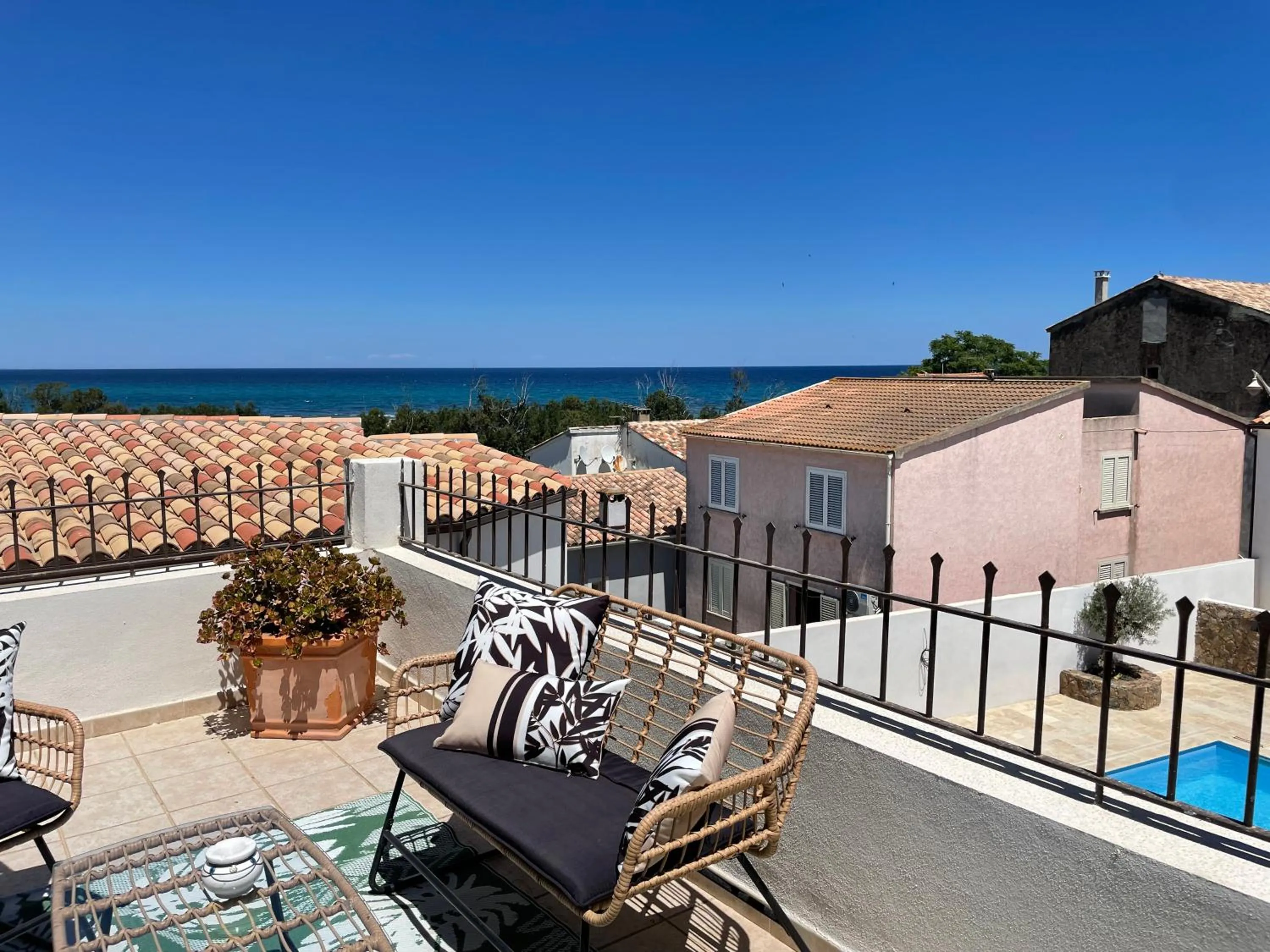 Balcony/Terrace in Hôtel Restaurant La Caravelle