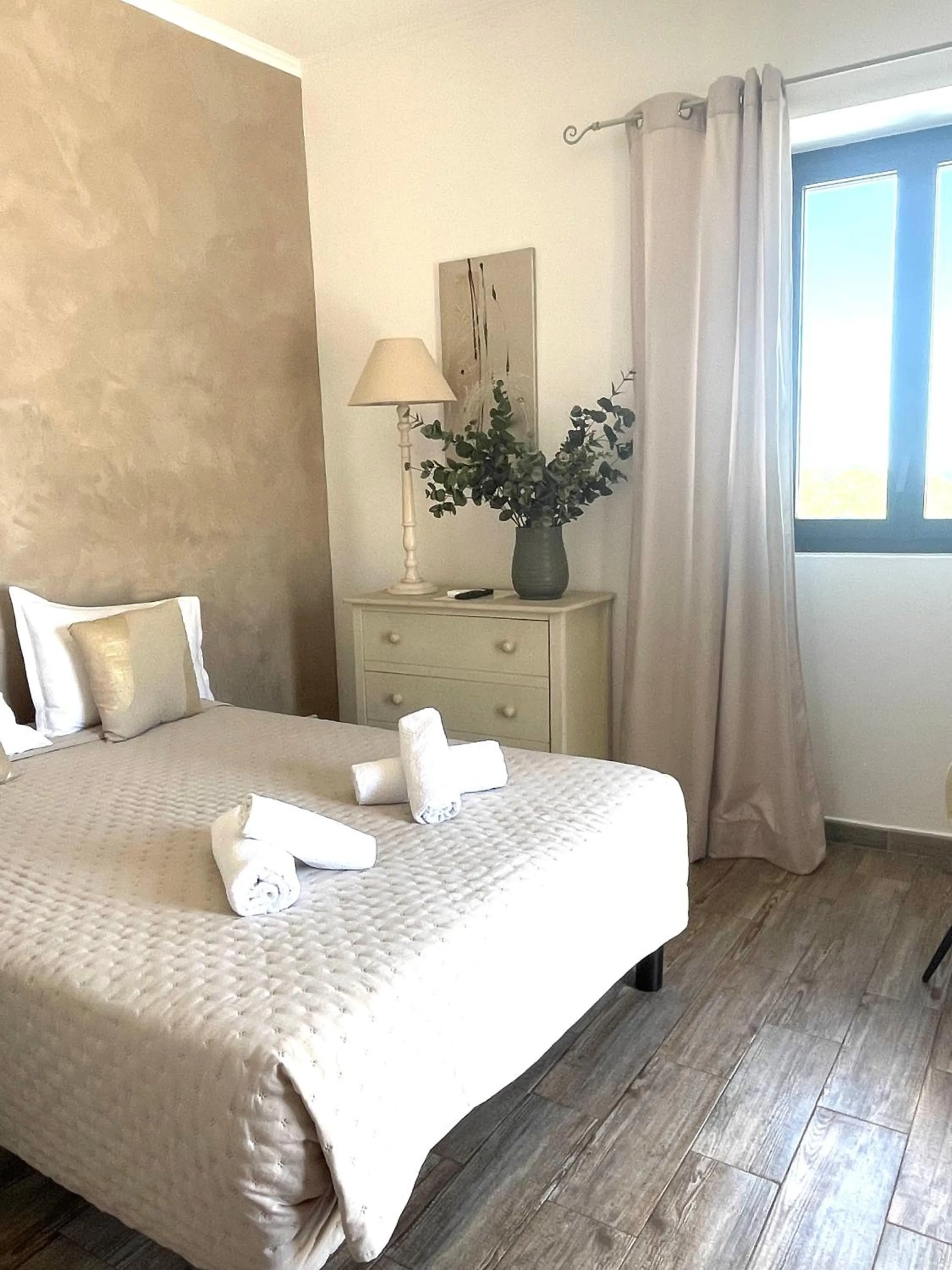 Bed in Hôtel Restaurant La Caravelle