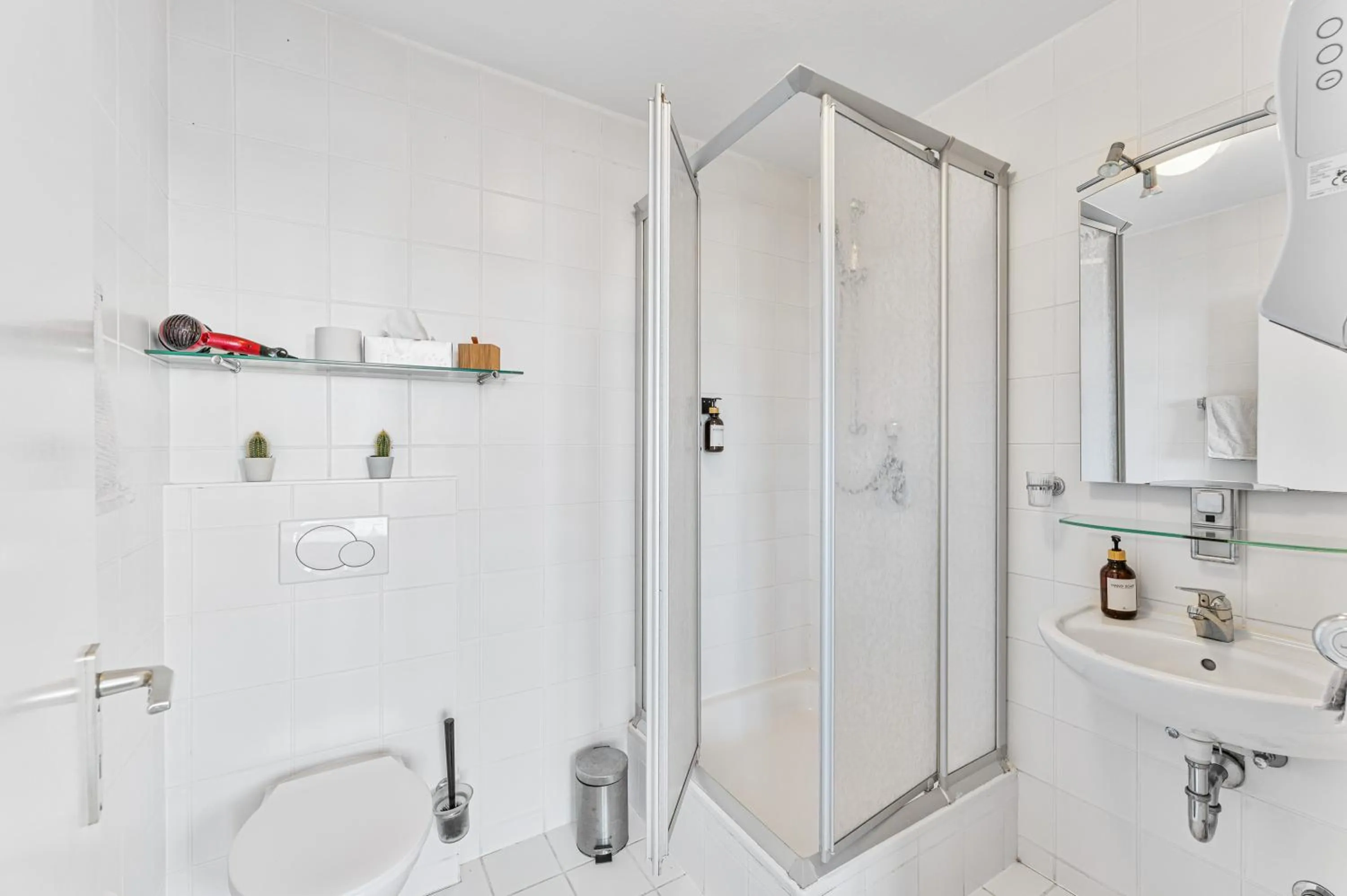 Shower in Atelier Guesthouse