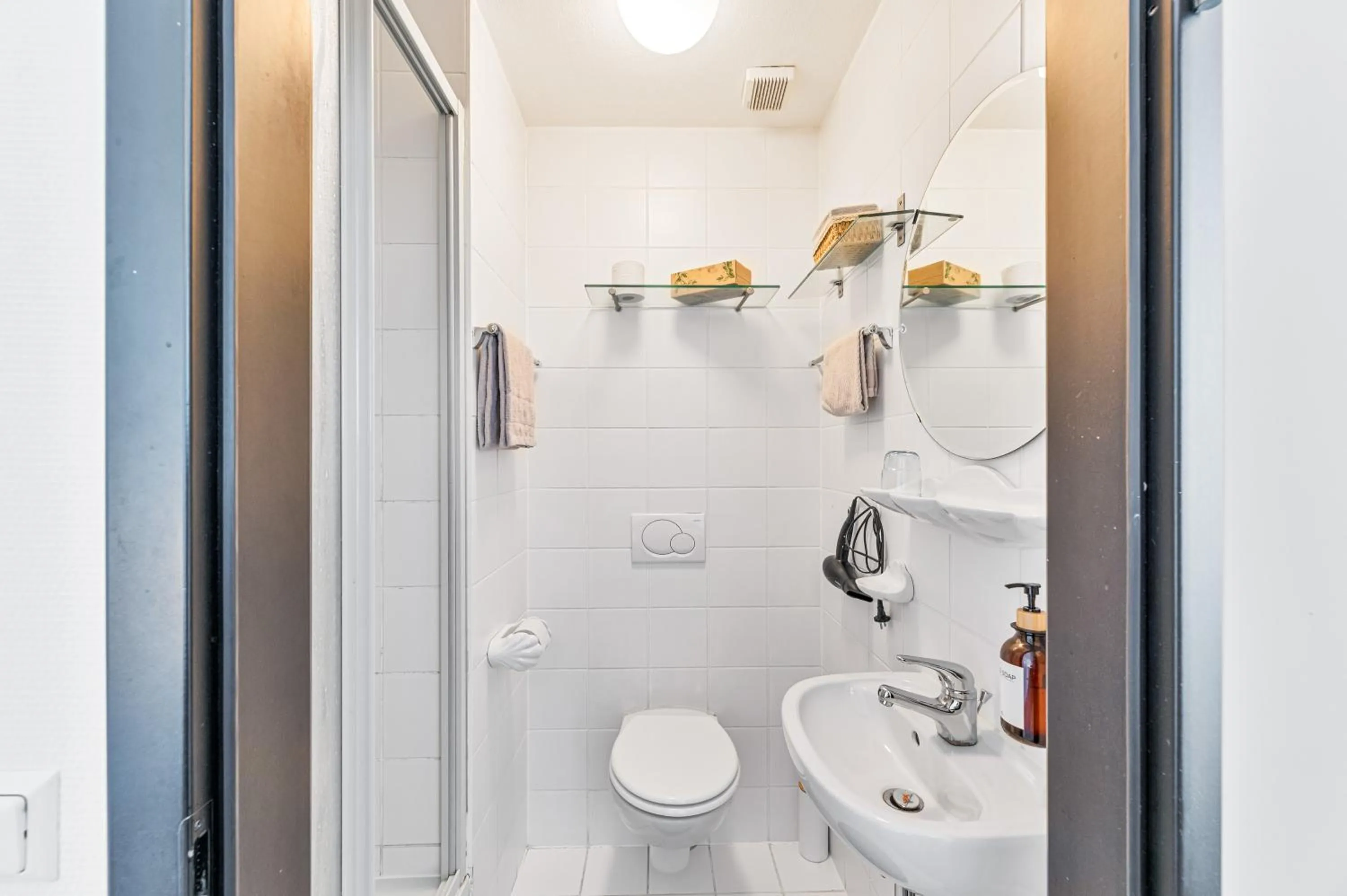 Shower in Atelier Guesthouse