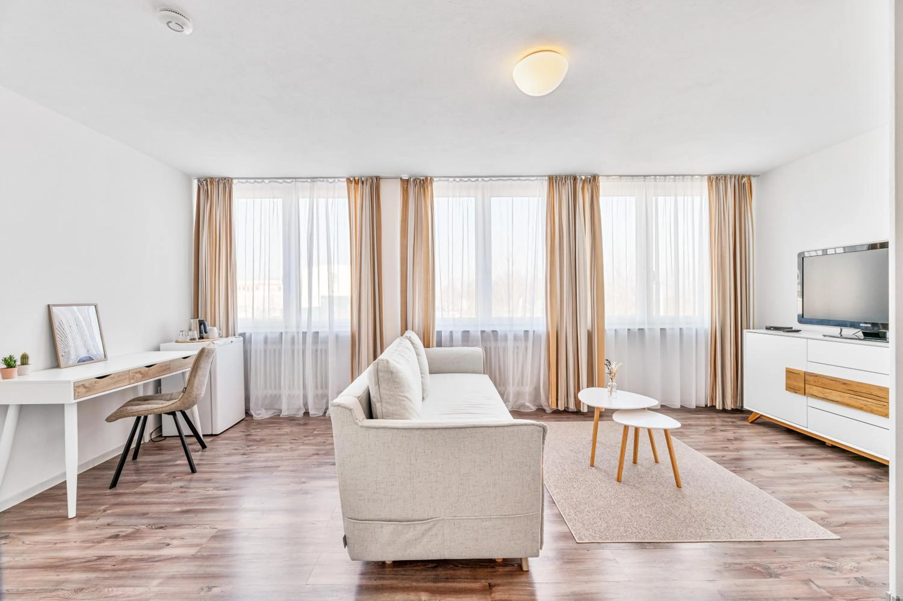 Communal lounge/ TV room in Atelier Guesthouse