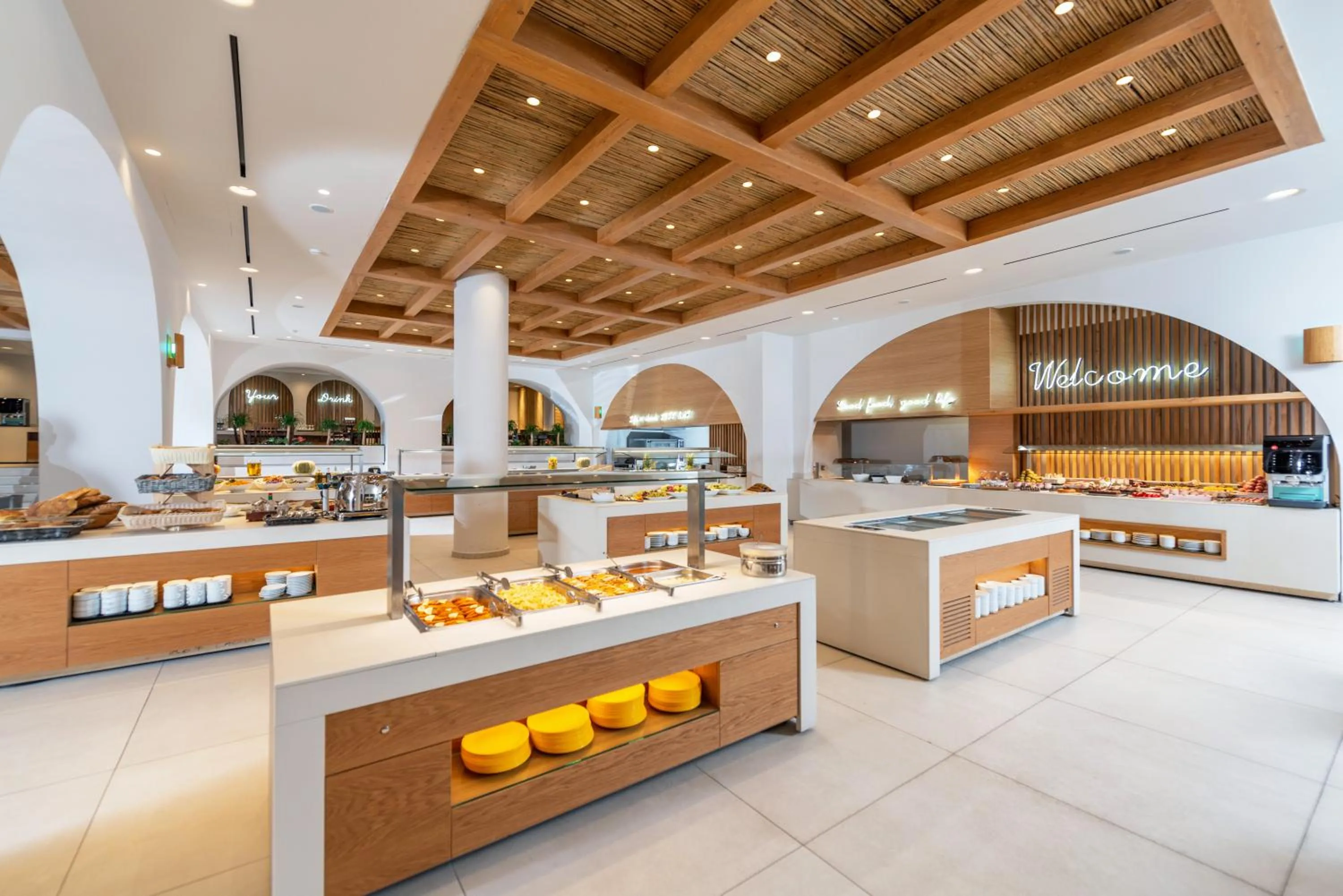 Restaurant/places to eat in Cactus Beach Hotel