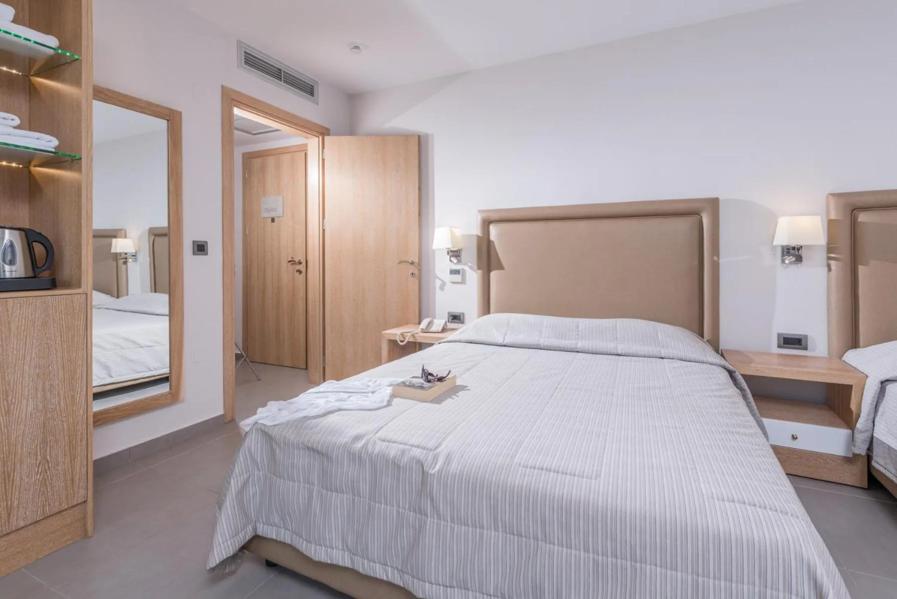 Bedroom, Bed in Cactus Beach Hotel