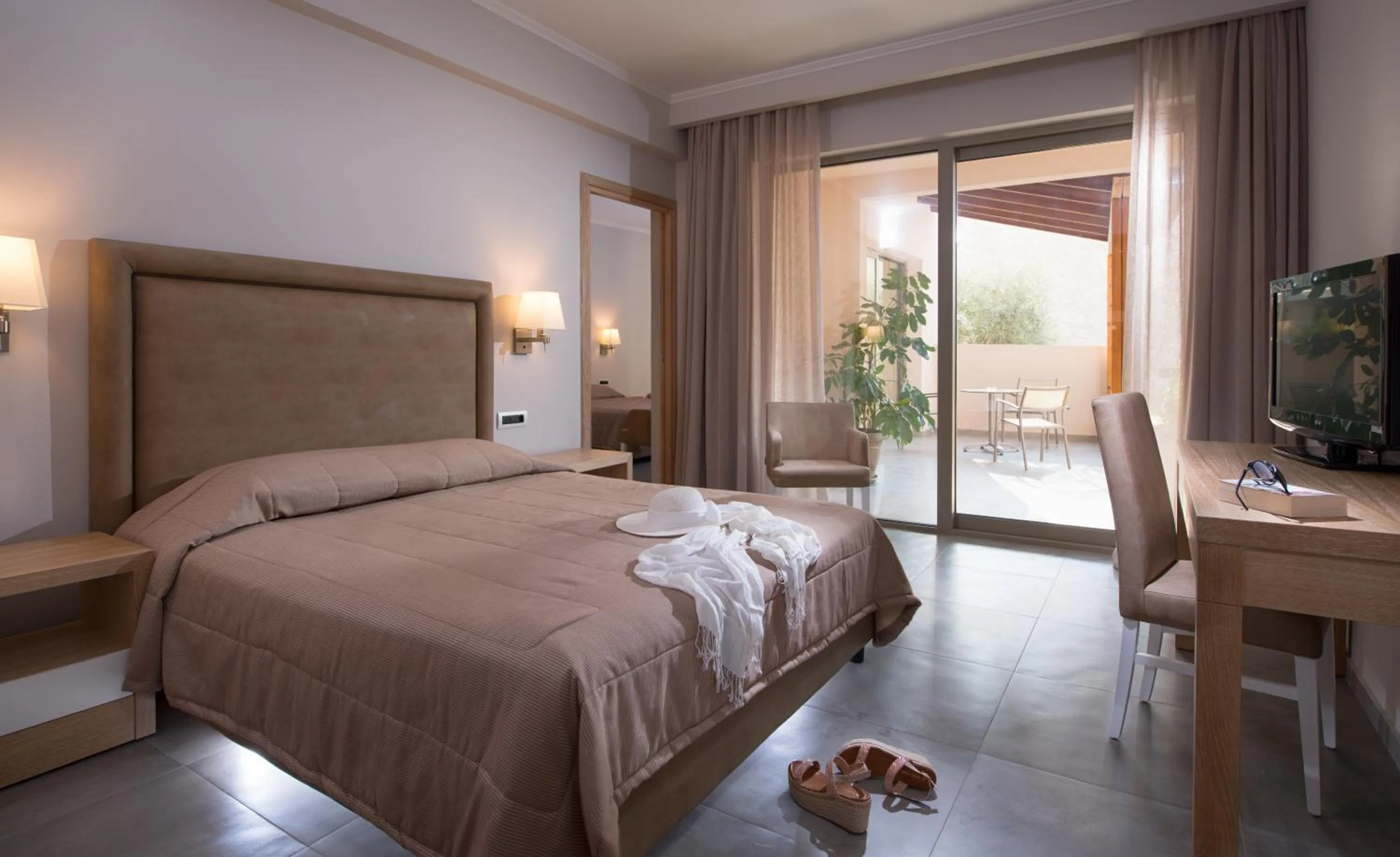 Bedroom, Bed in Cactus Beach Hotel