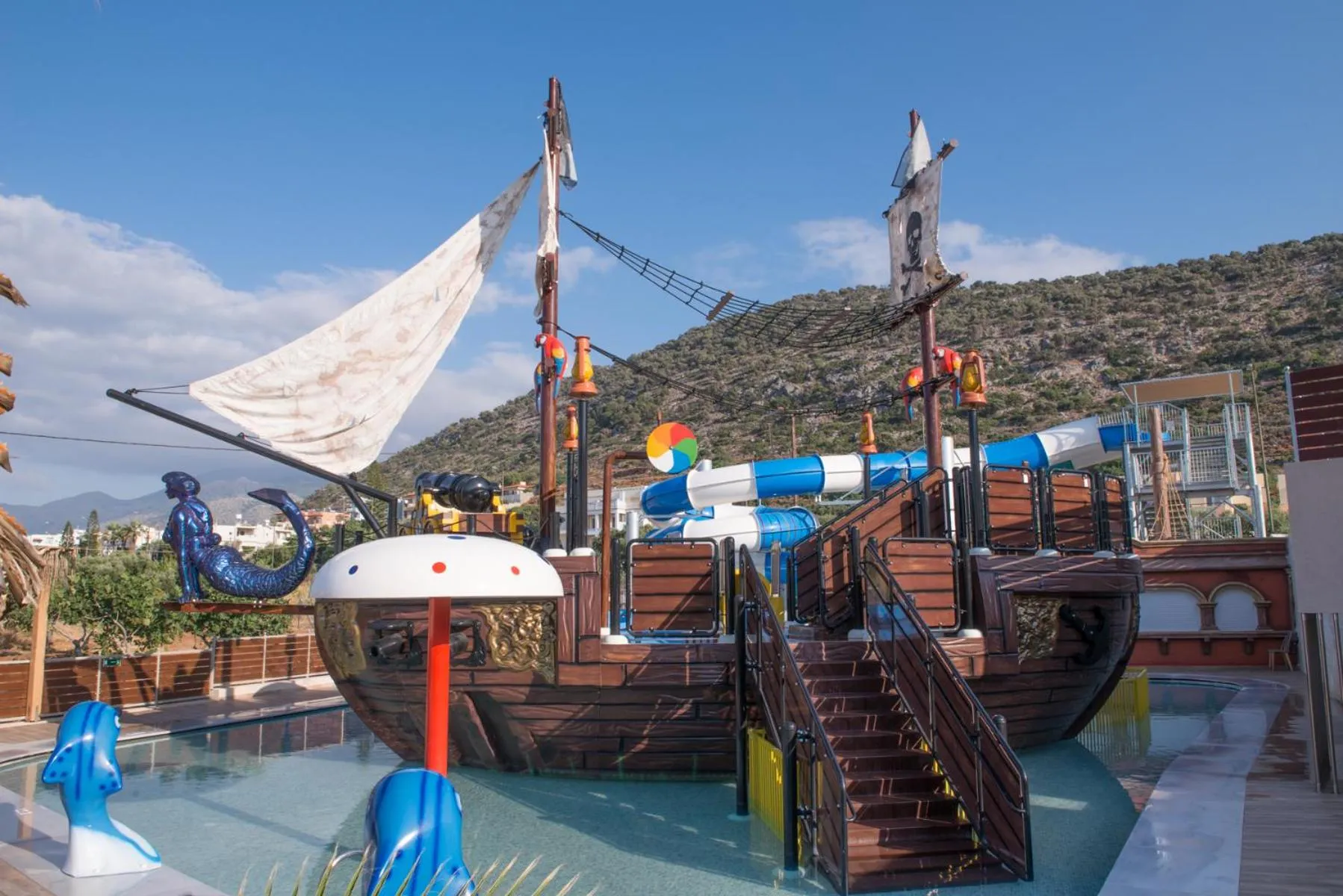 Area and facilities in Cactus Beach Hotel