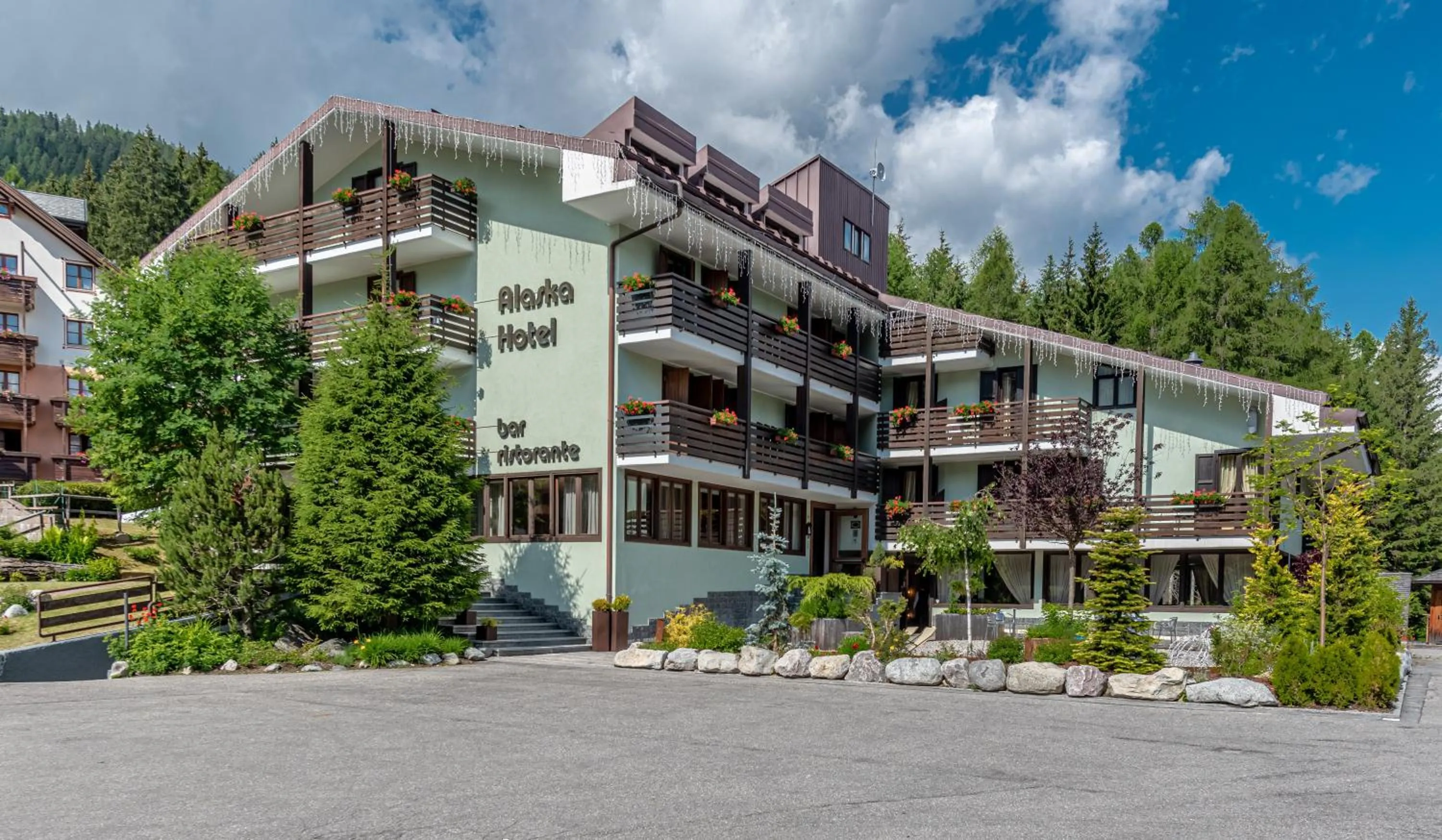 Property building in Hotel Alaska