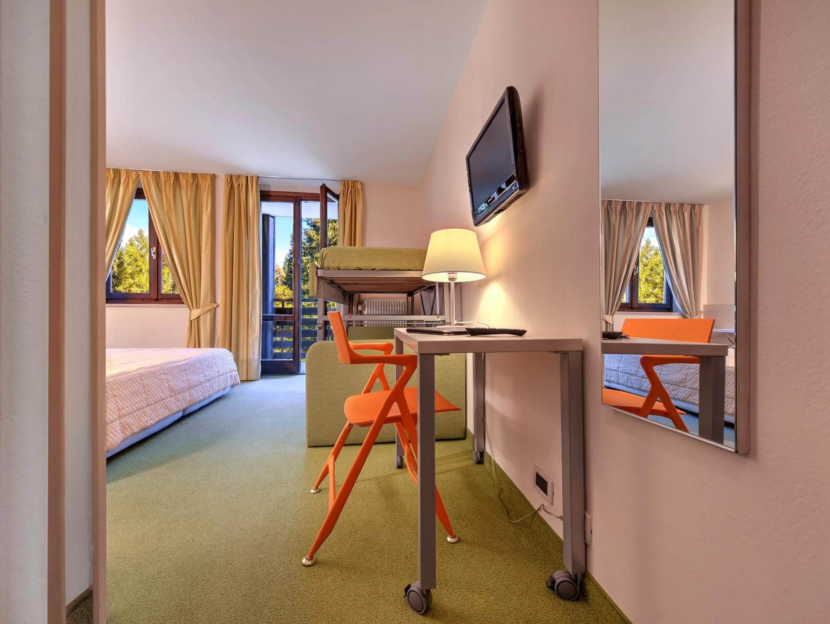 Photo of the whole room, Bed in Hotel Alaska