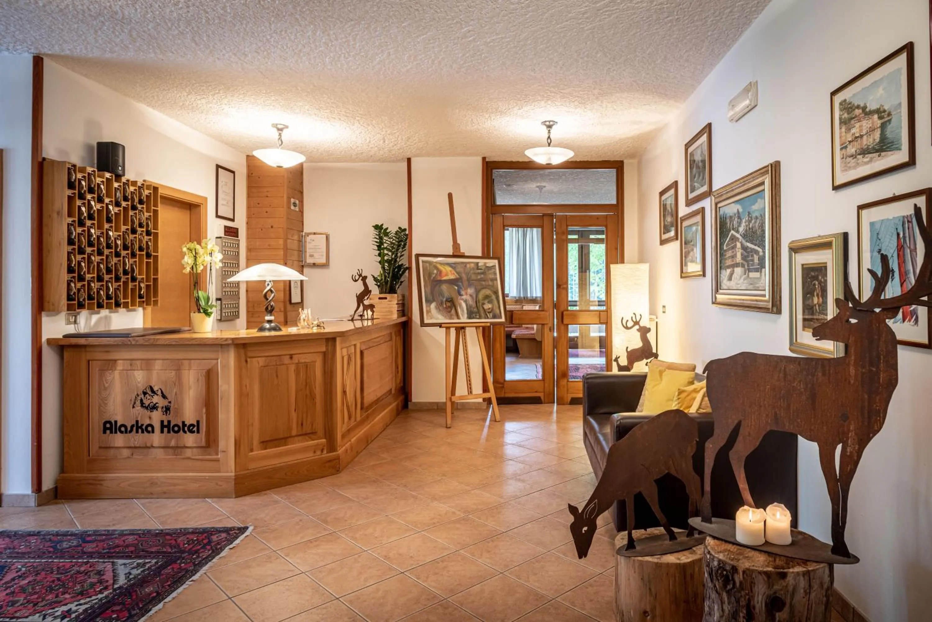 Seating area in Hotel Alaska