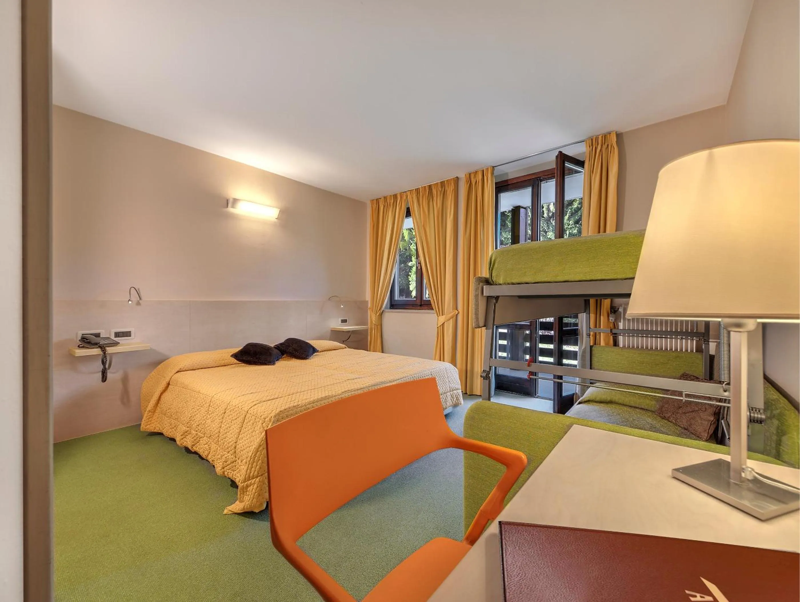 Photo of the whole room, Bed in Hotel Alaska