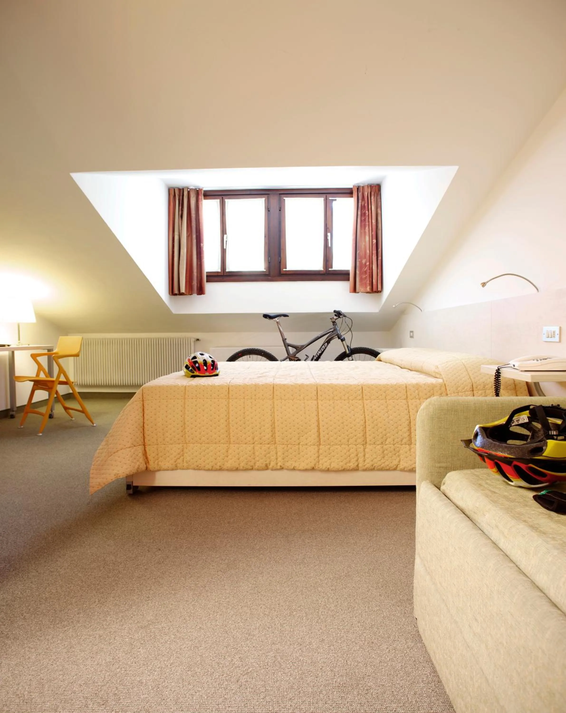 Photo of the whole room, Bed in Hotel Alaska