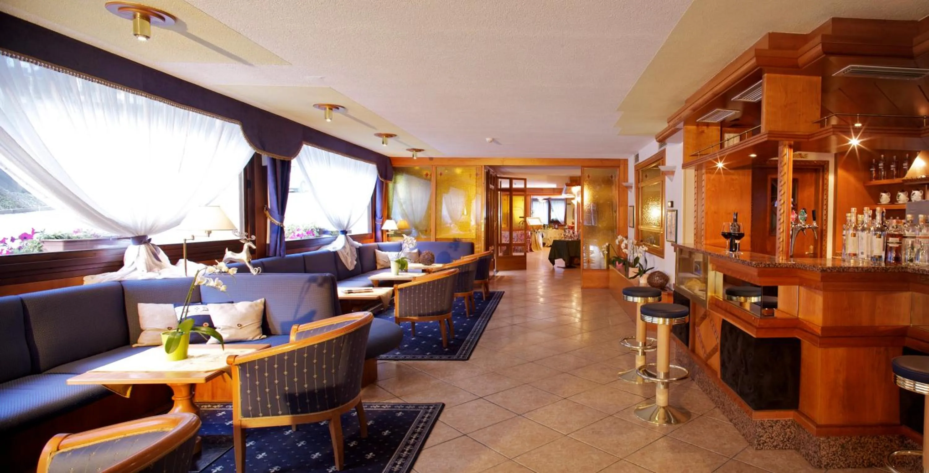 Lounge or bar in Hotel Caminetto