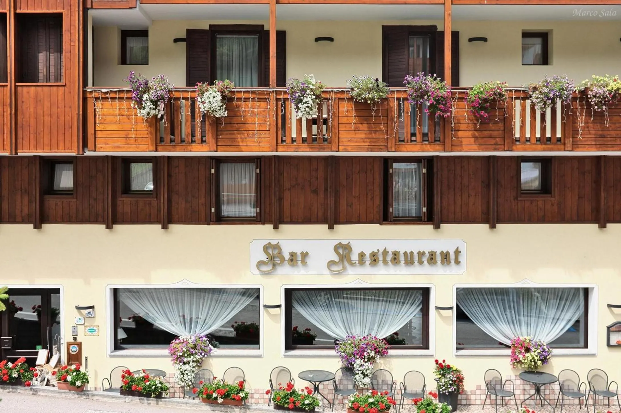 Facade/entrance in Hotel Caminetto