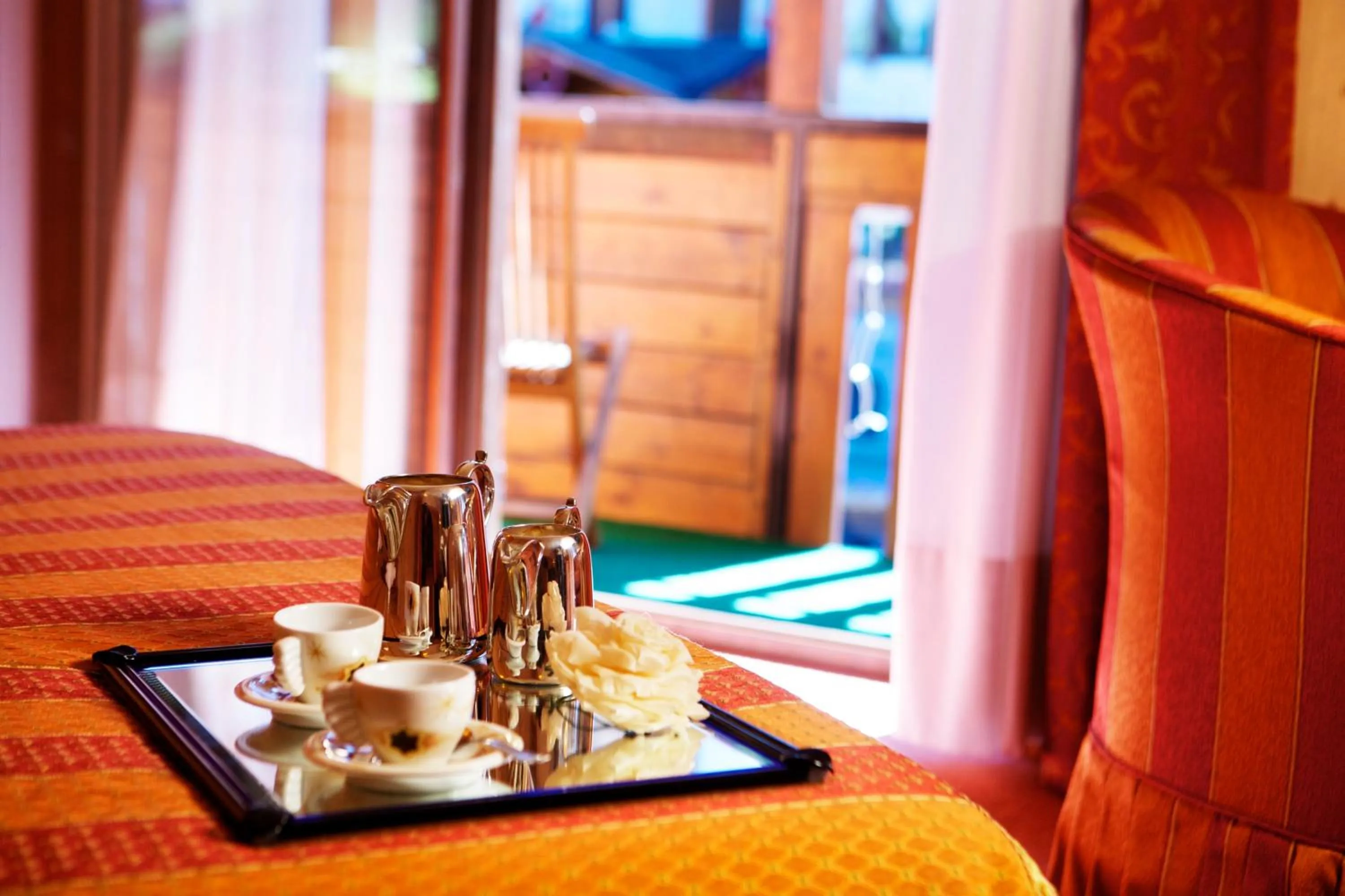 Coffee/tea facilities, Bed in Hotel Caminetto