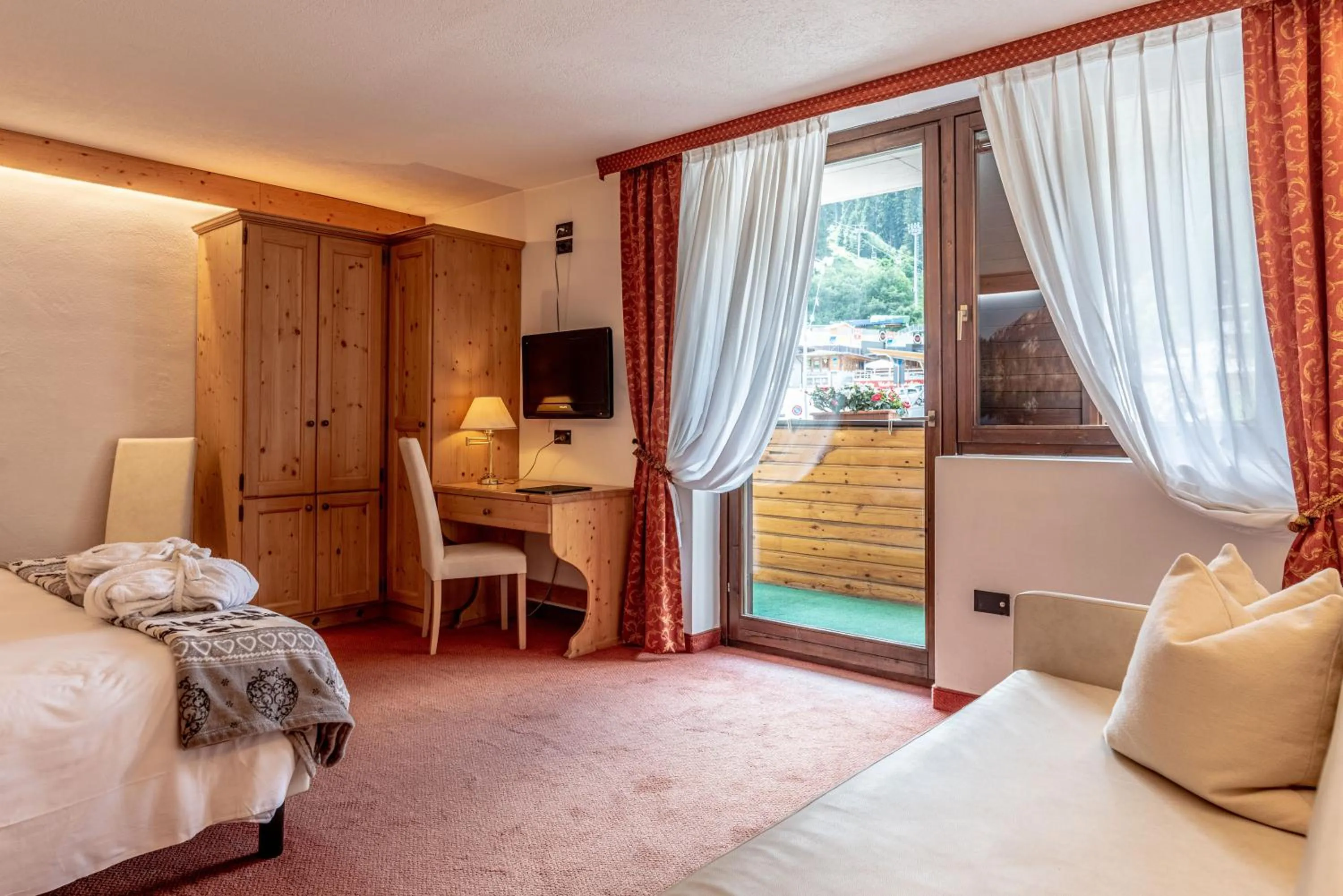 Bedroom, Bed in Hotel Caminetto