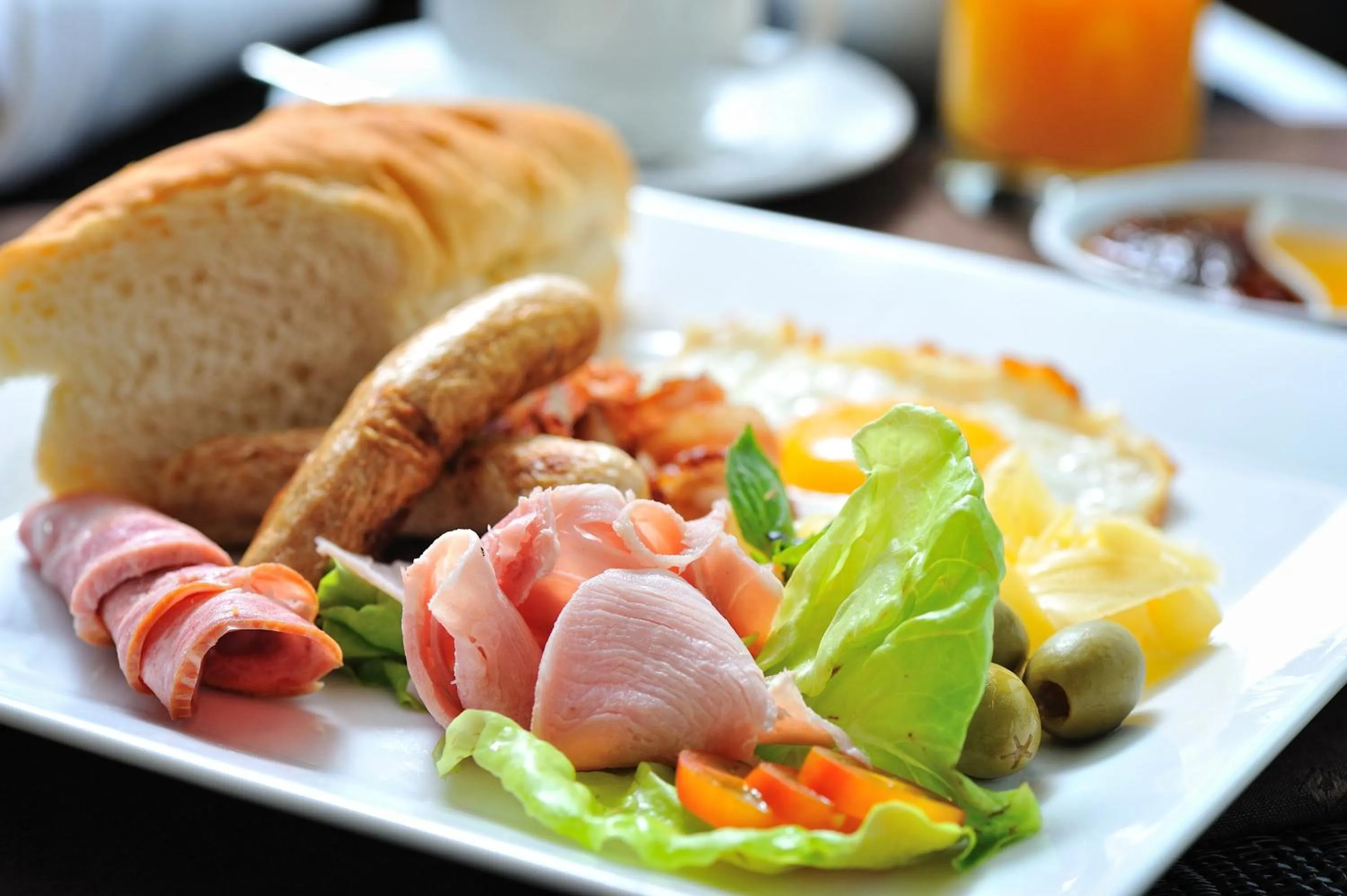 Continental breakfast in Paradise Peak Cruise