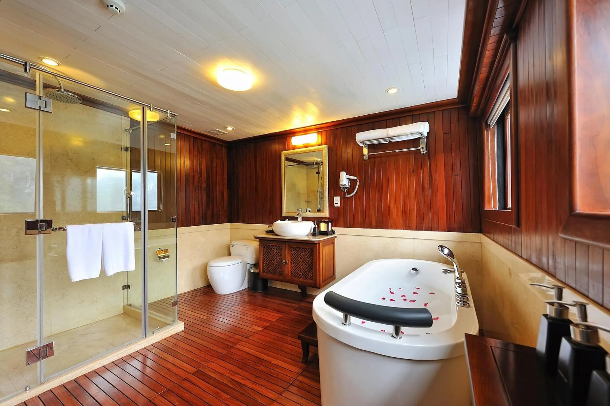 Toilet in Paradise Peak Cruise