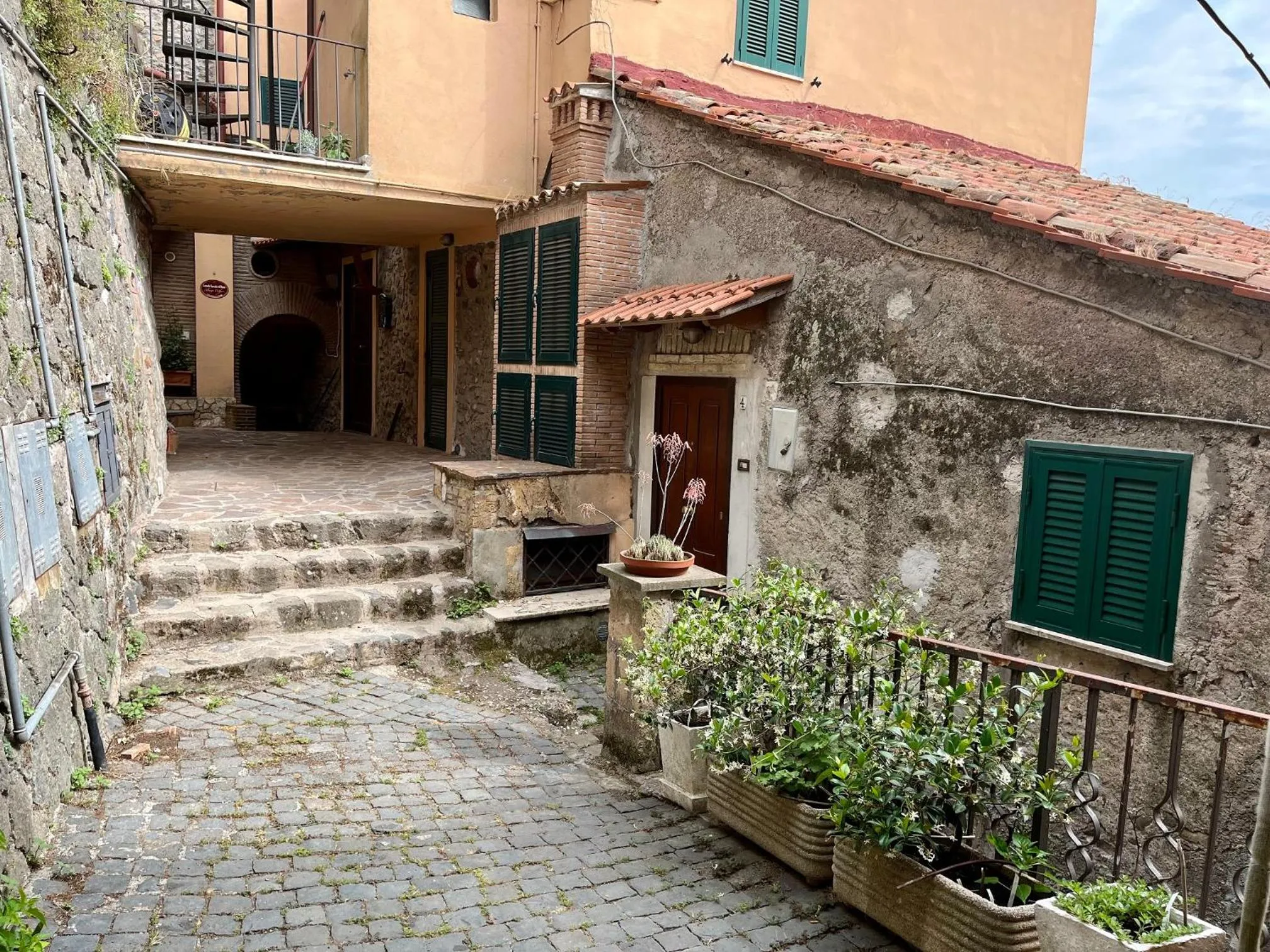 Property building in Albergo Diffuso Locanda Specchio Di Diana