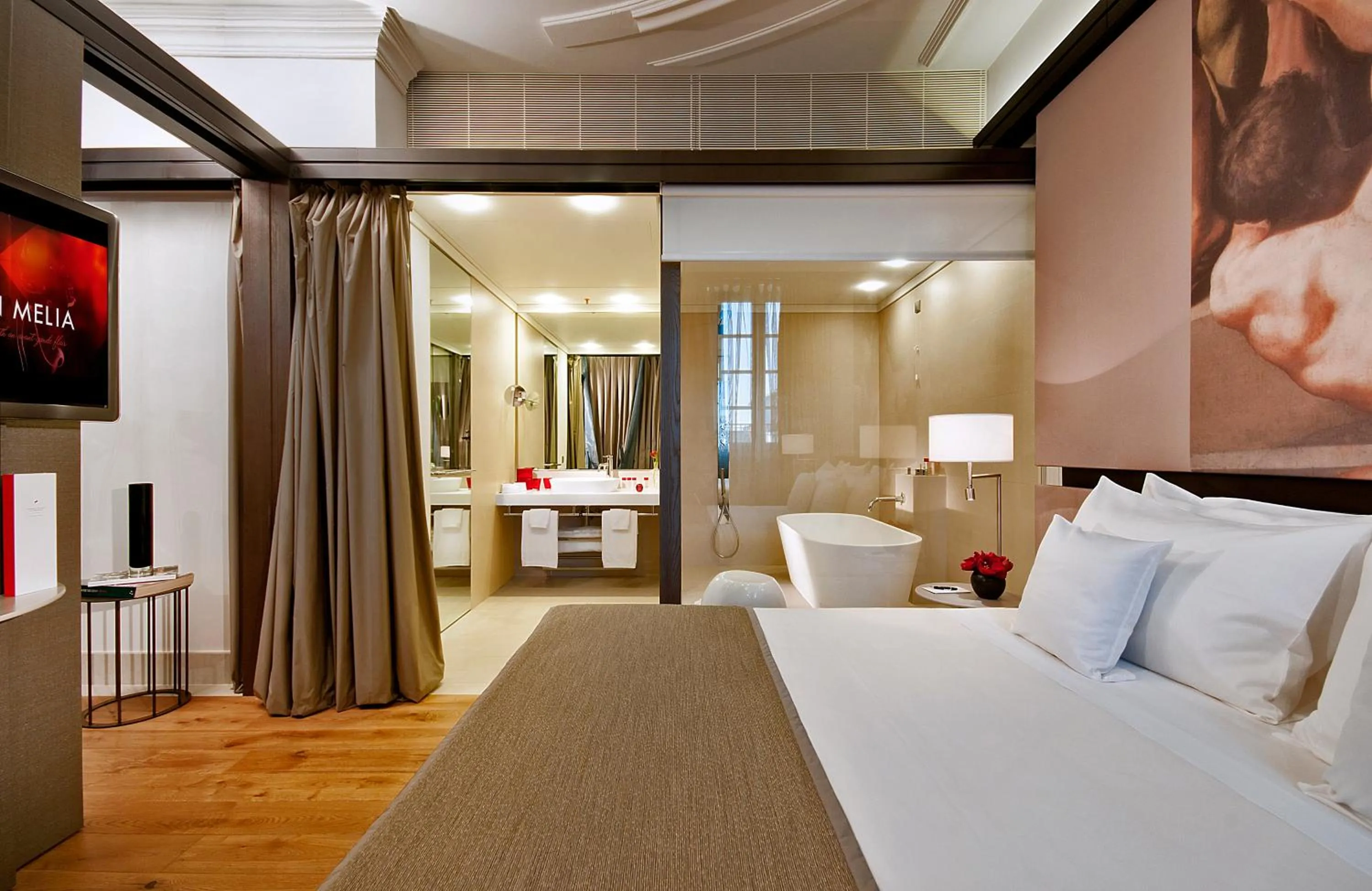 Bathroom, Bed in Villa Agrippina Gran Meliá – The Leading Hotels of the World