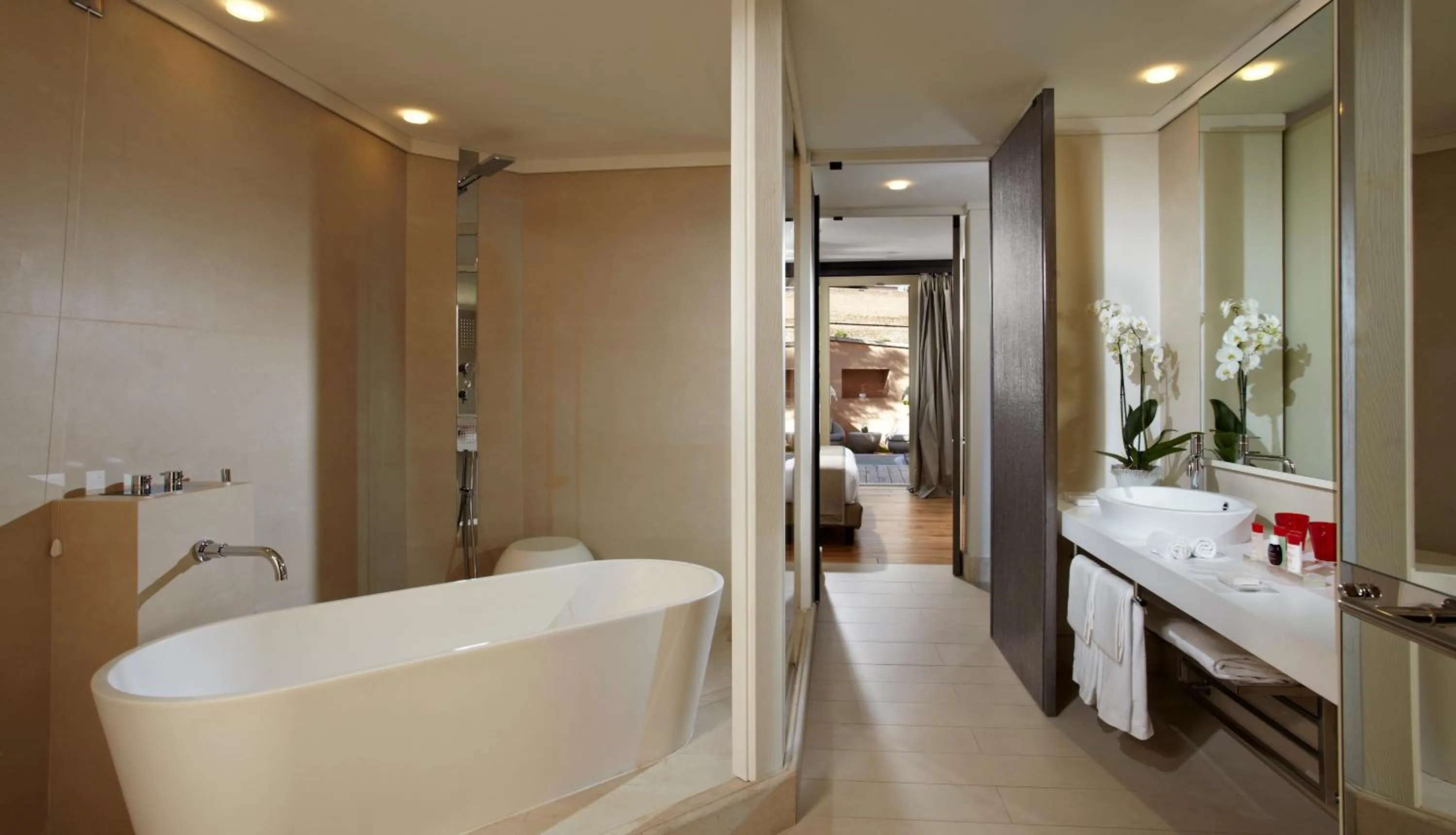 Bathroom, Bed in Villa Agrippina Gran Meliá – The Leading Hotels of the World