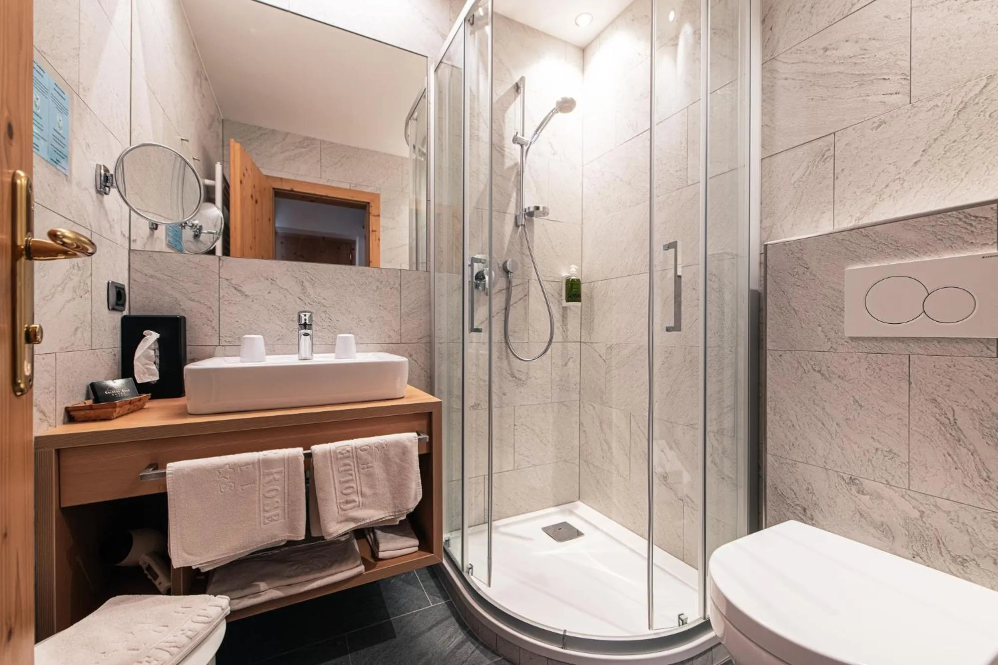 Bathroom in Hotel Goldene Rose