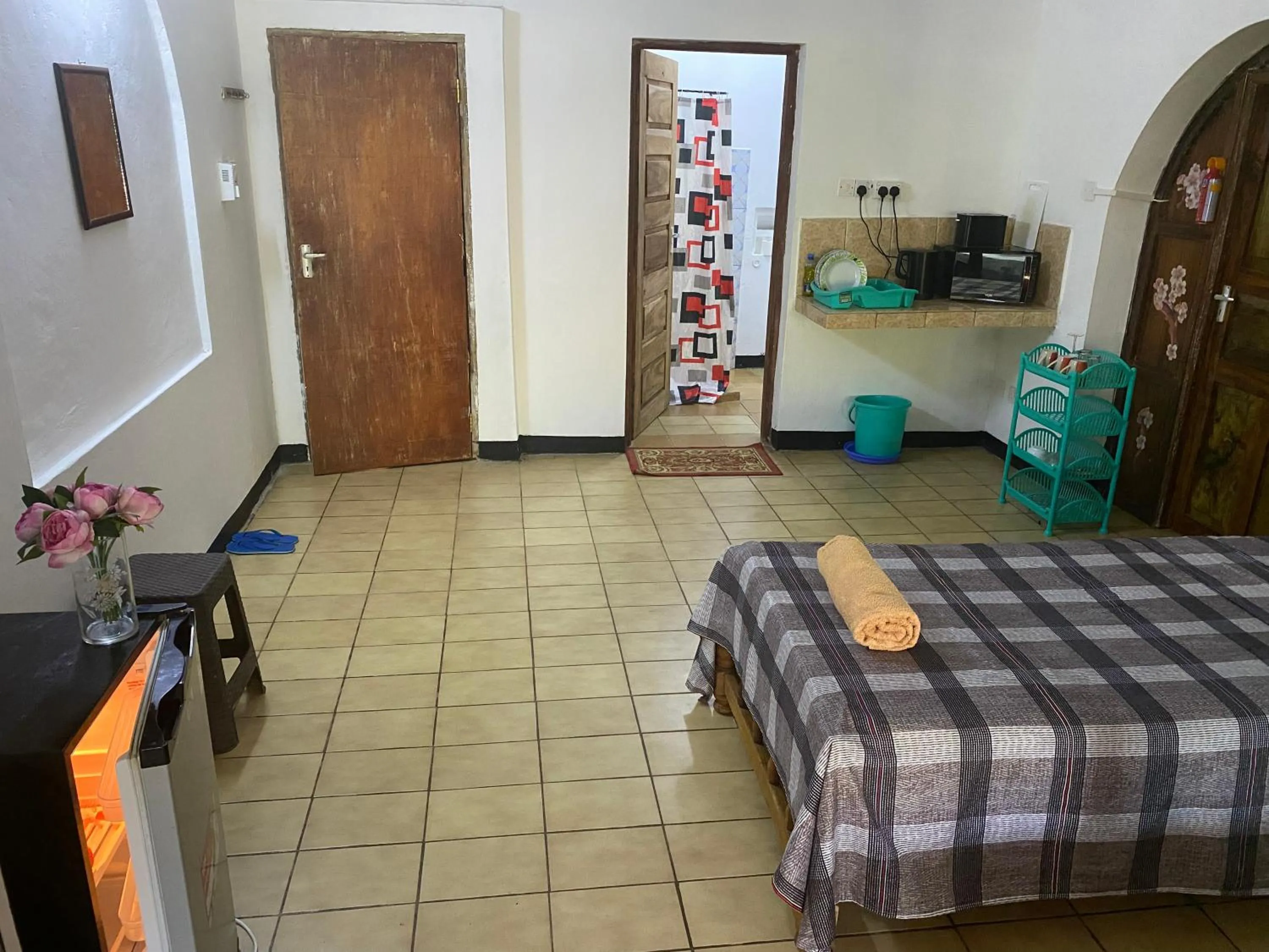 Bed in Tradewinds Lodge