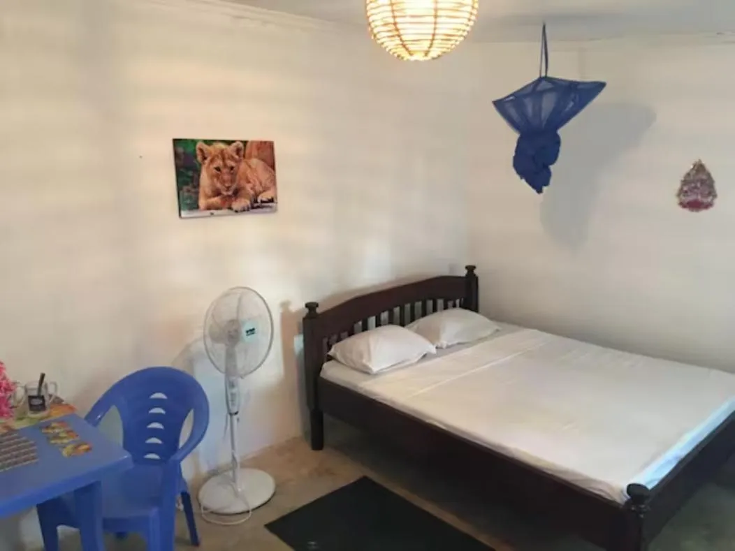 Bed in Tradewinds Lodge