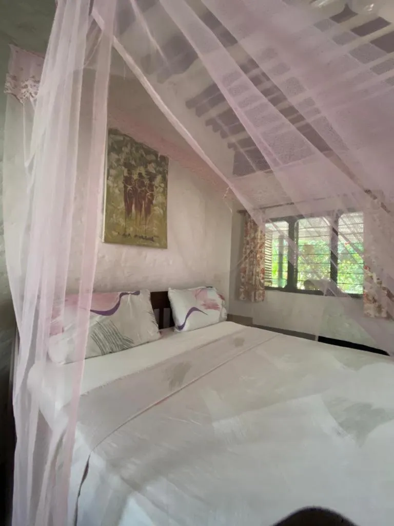 Bed in Tradewinds Lodge