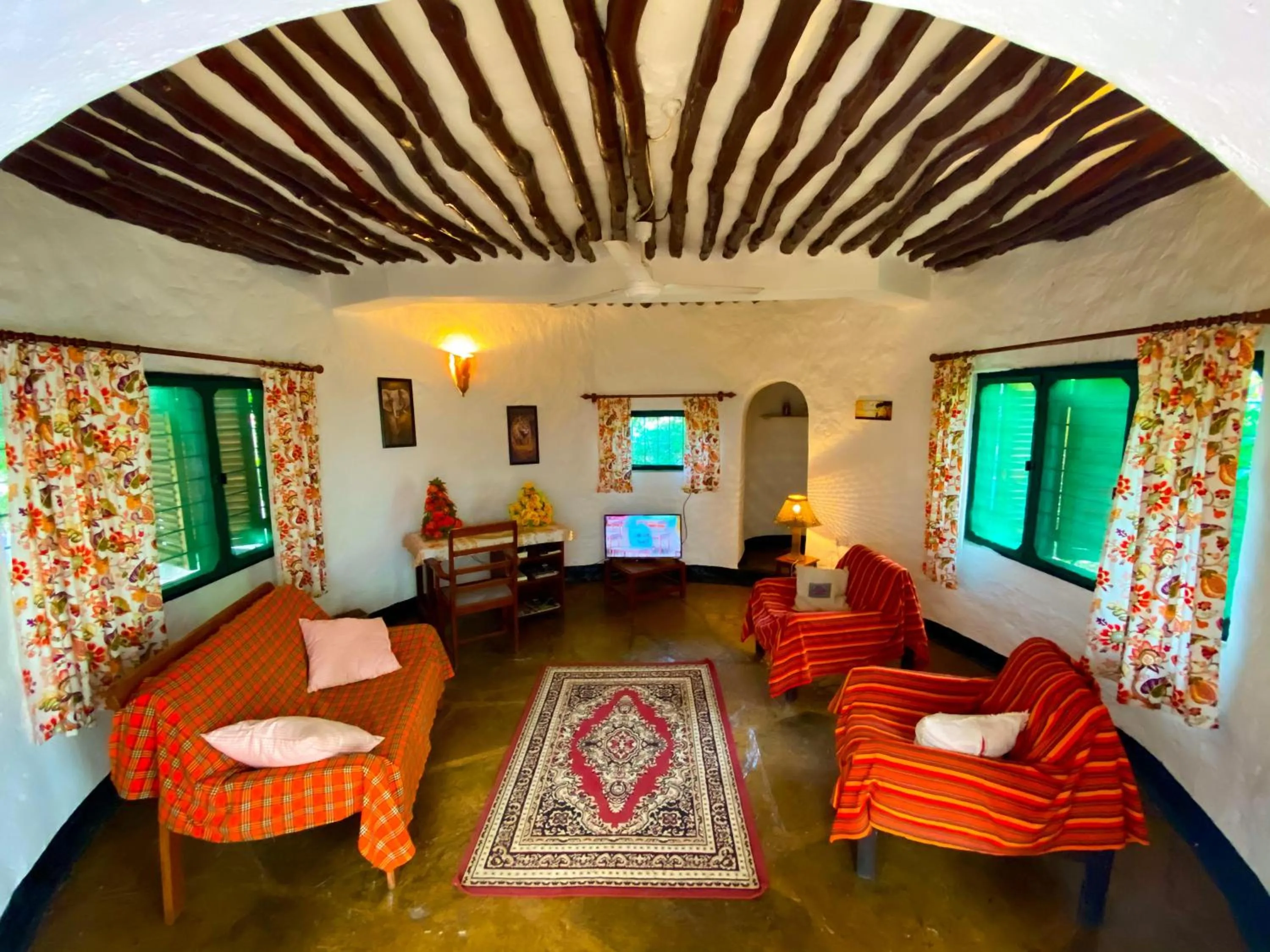 Living room in Tradewinds Lodge