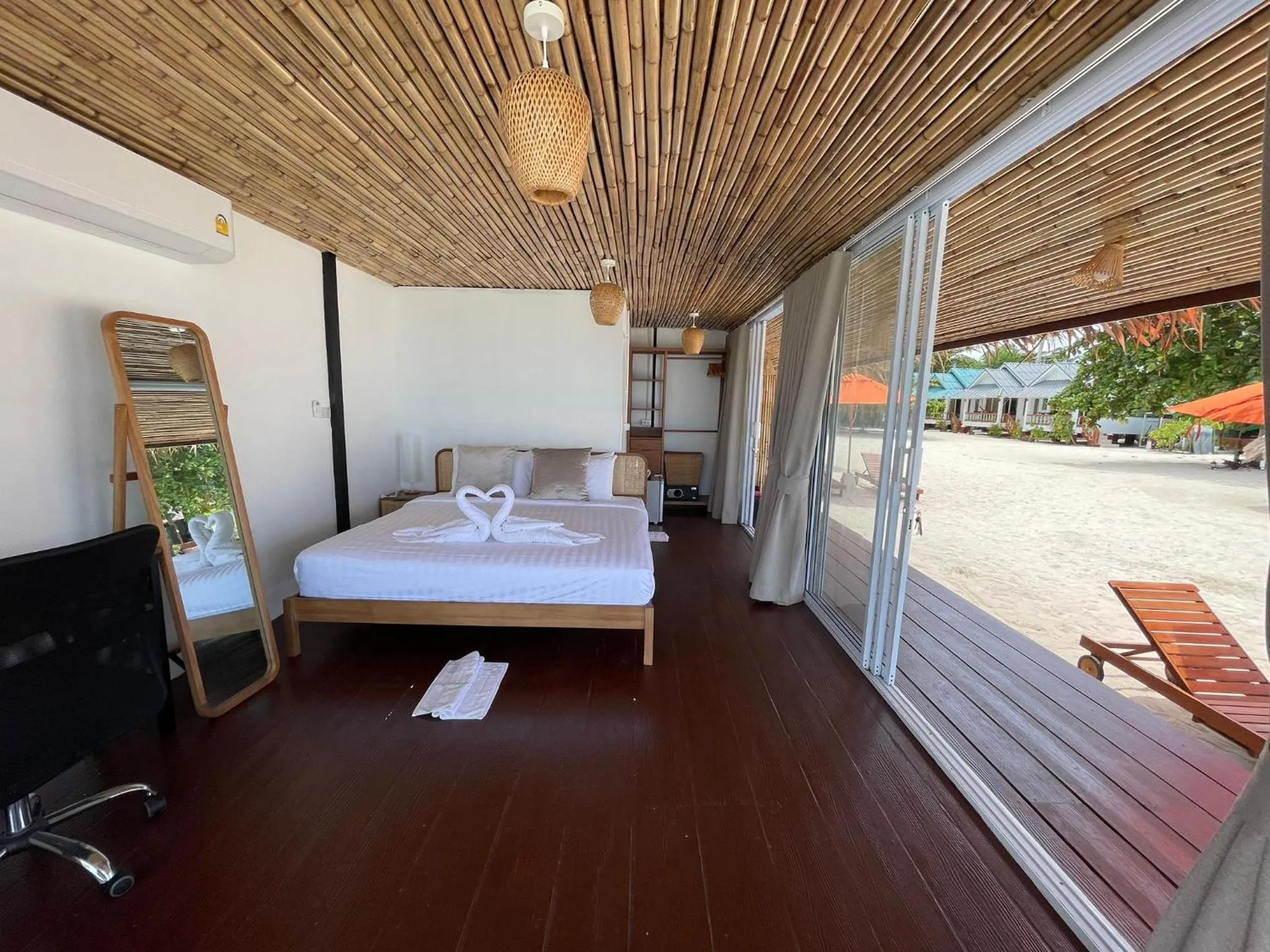 Photo of the whole room, Bed in Nice Sea Resort