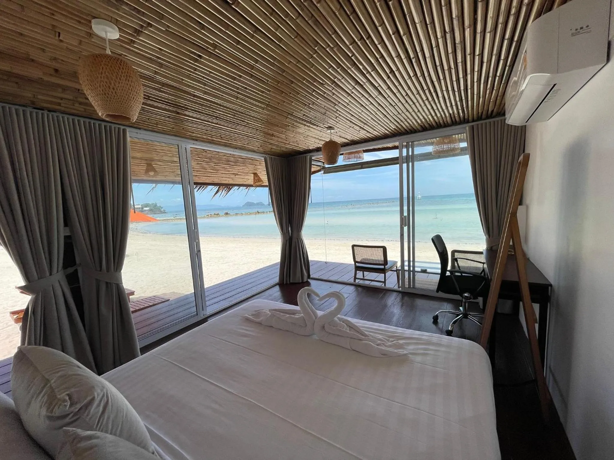 Natural landscape, Bed in Nice Sea Resort