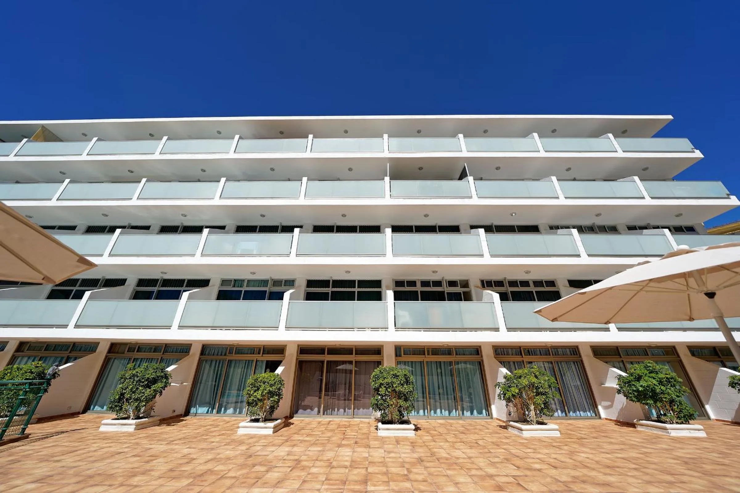 Property building in Apartamentos Strelitzias