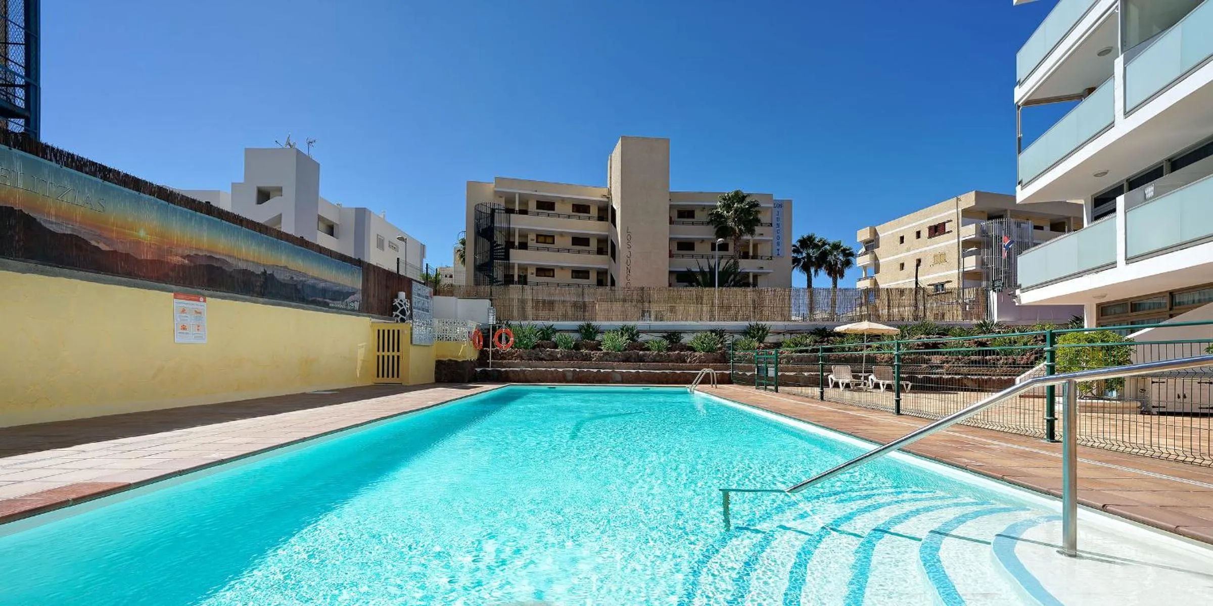 Swimming pool in Apartamentos Strelitzias