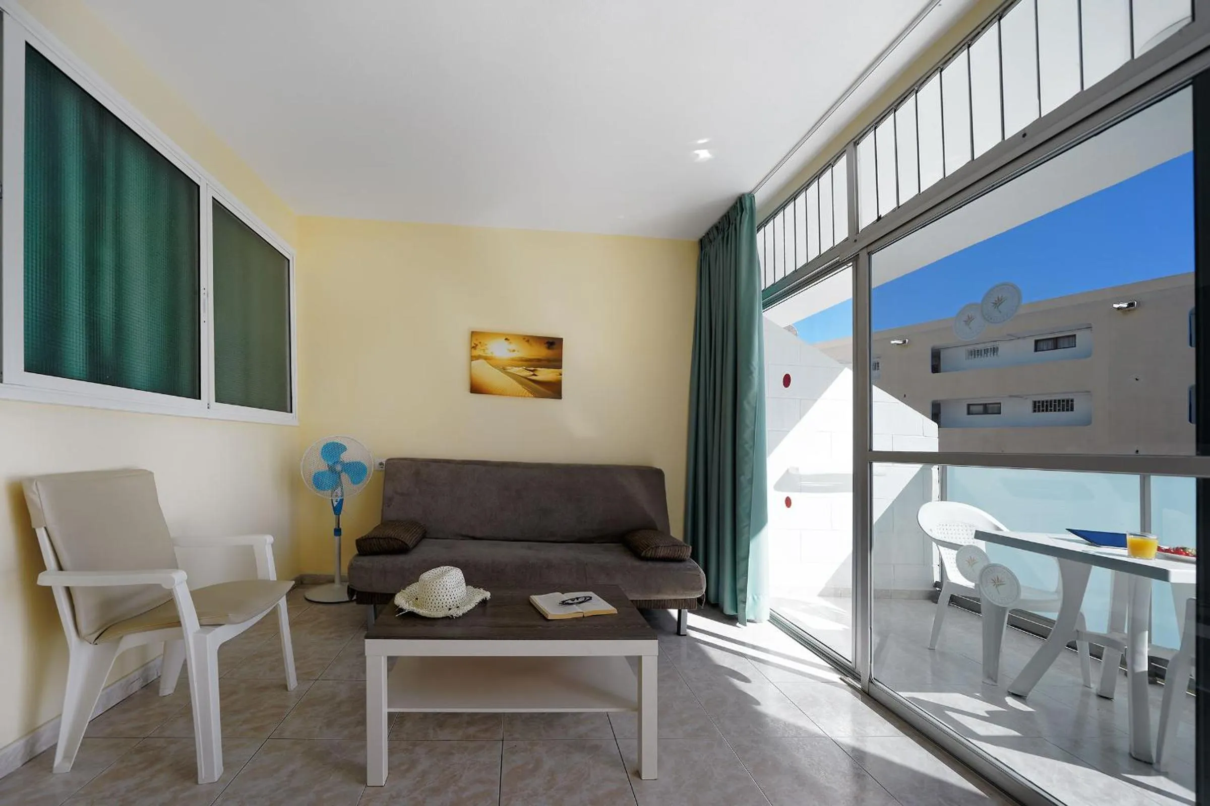 Living room in Apartamentos Strelitzias