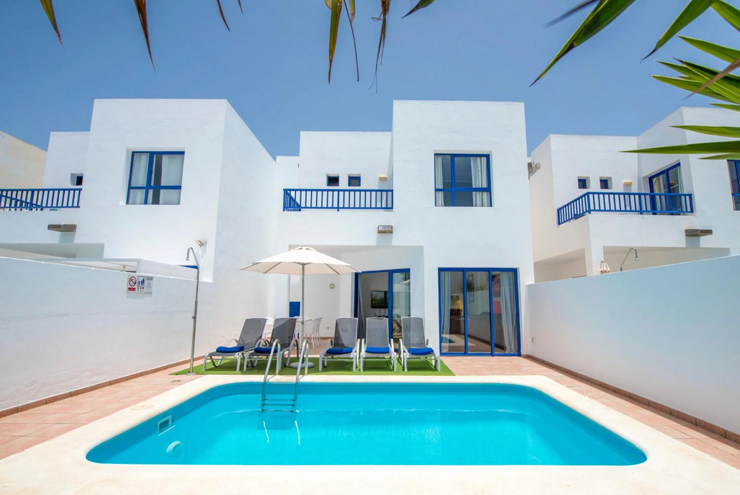 Swimming pool in Villas Puerto Rubicon