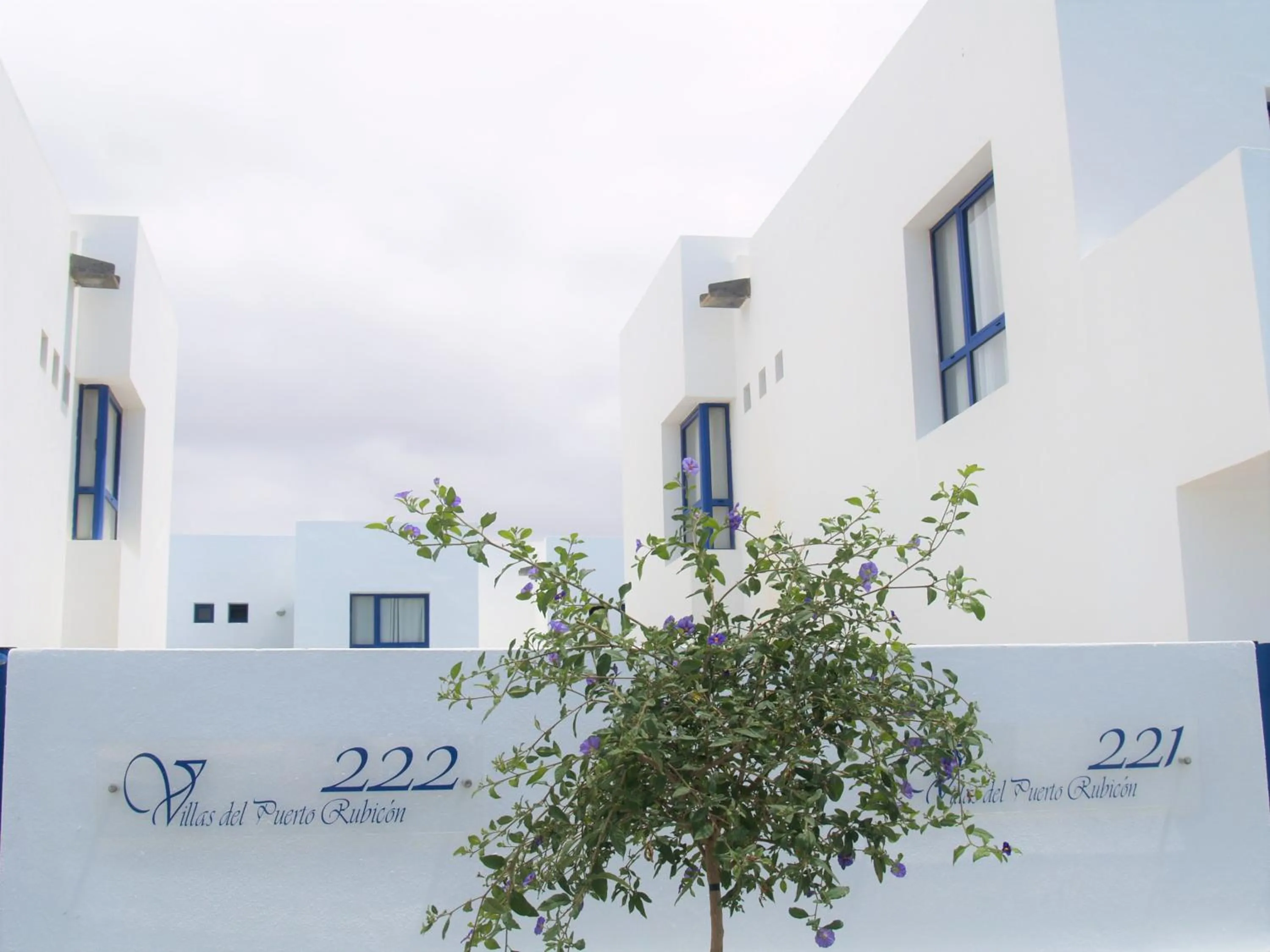Facade/entrance in Villas Puerto Rubicon
